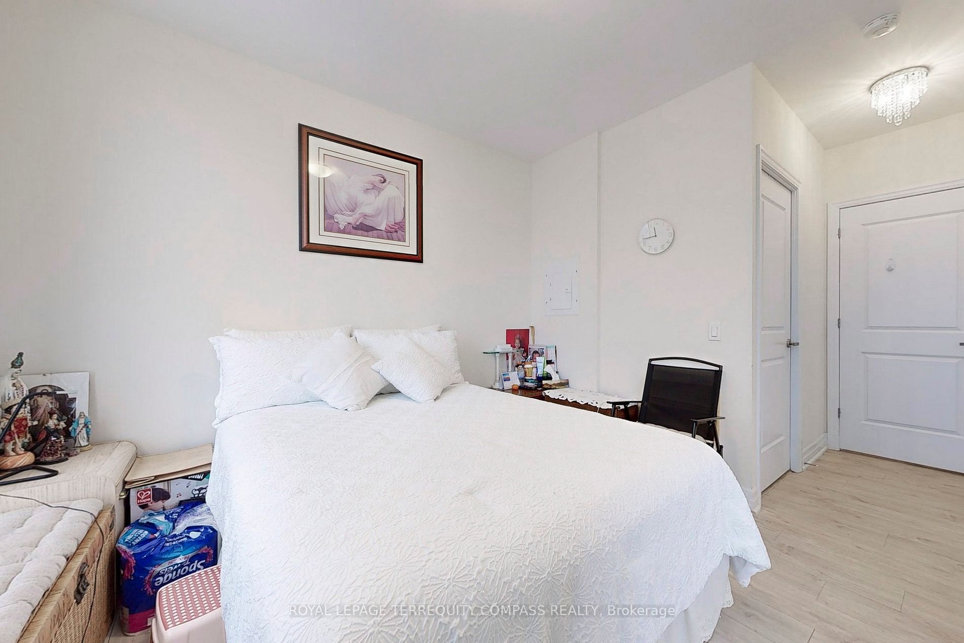 9085 Jane Street, #216