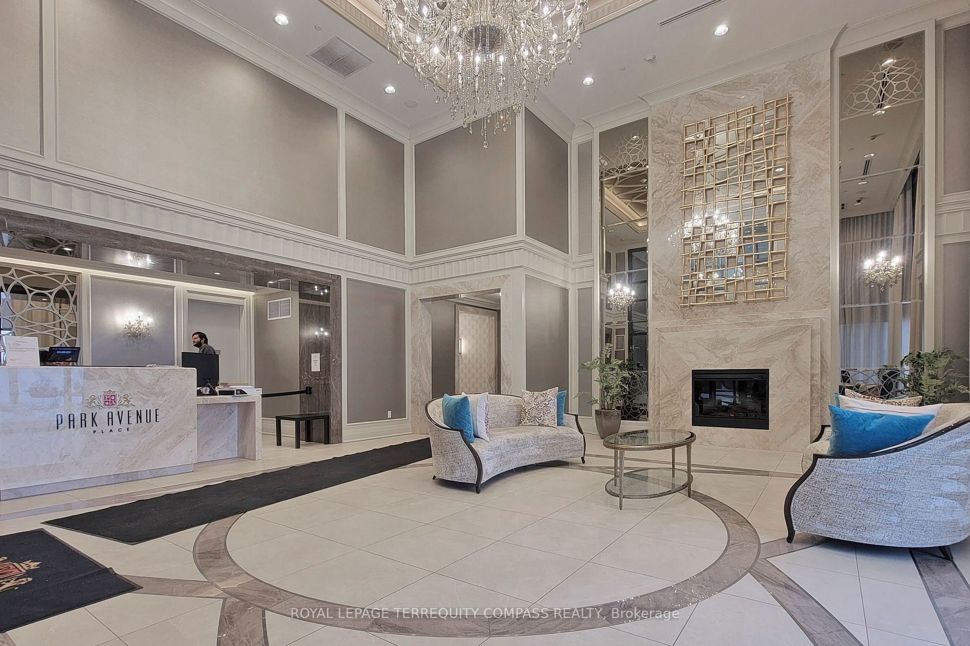 9085 Jane Street, #216