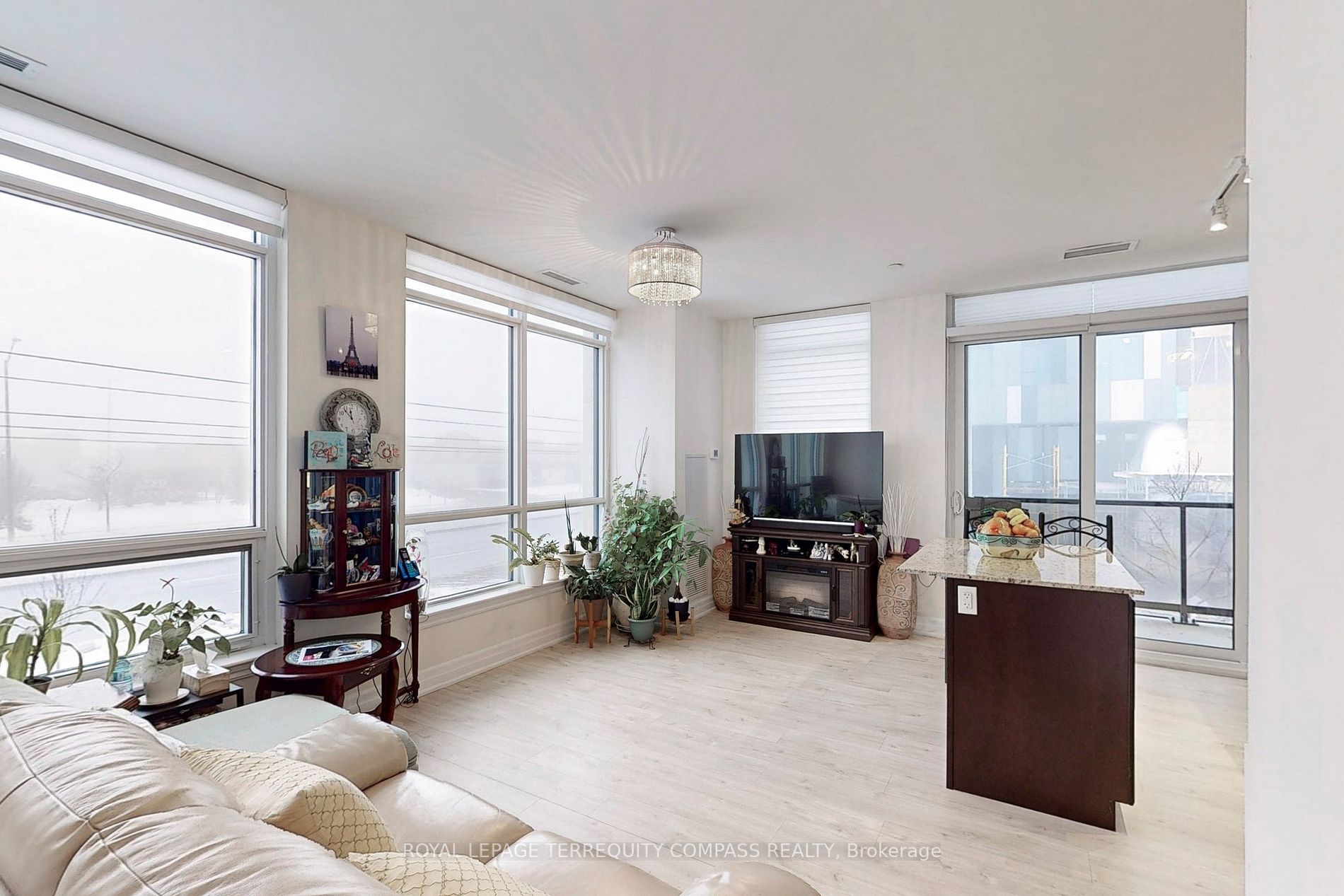 9085 Jane Street, #216