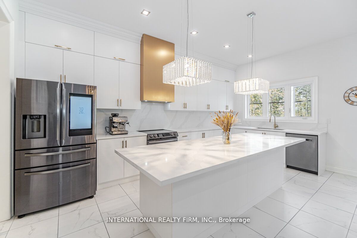 150 Cannes Ave