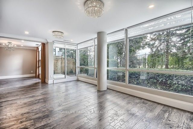 20 Harding Boulevard W, #110