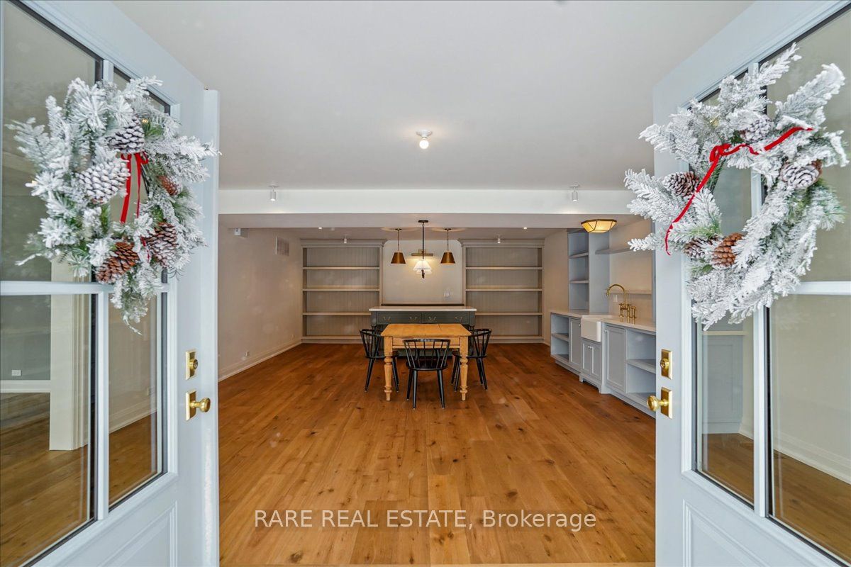 944 Lake Drive E