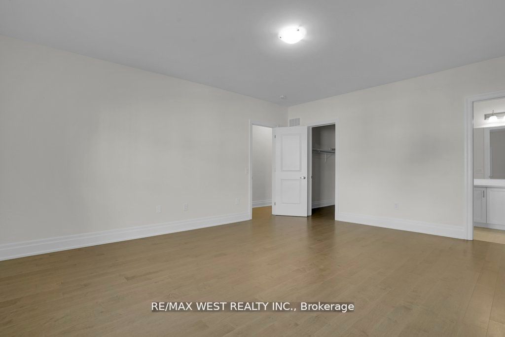 46 Enclave Crt