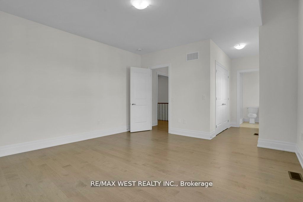 46 Enclave Crt