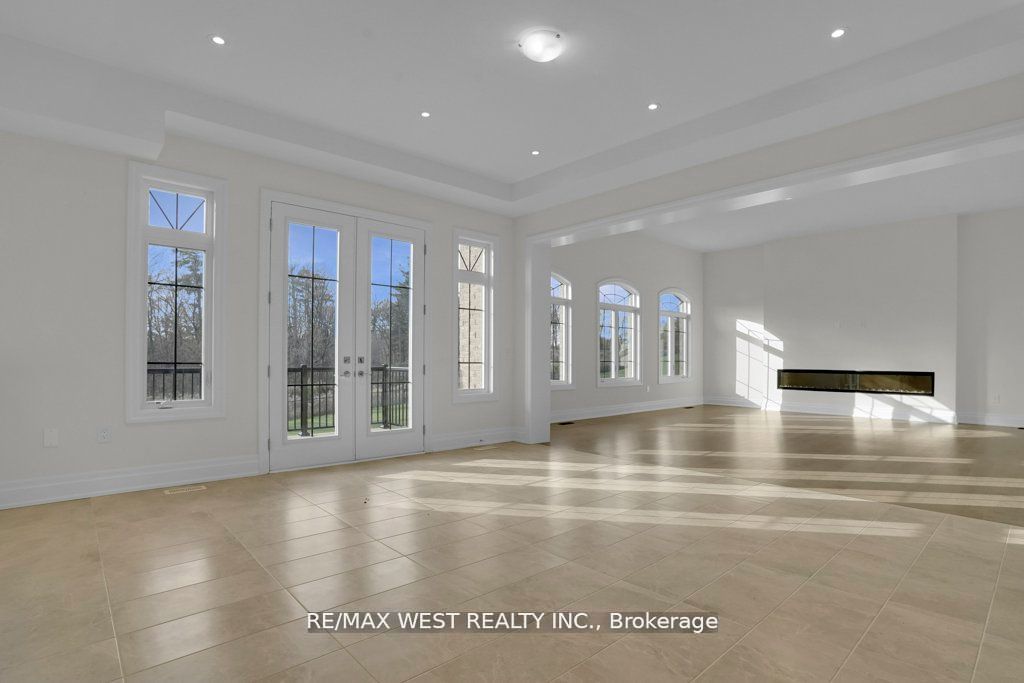 46 Enclave Crt