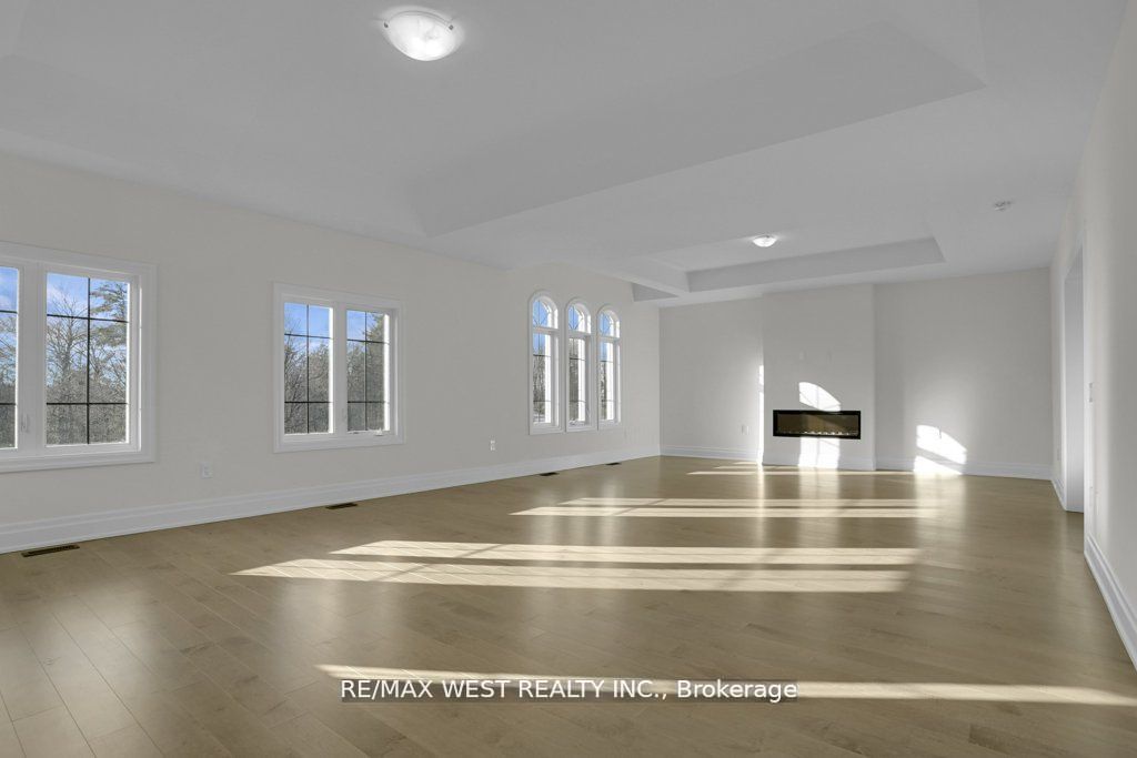 46 Enclave Crt