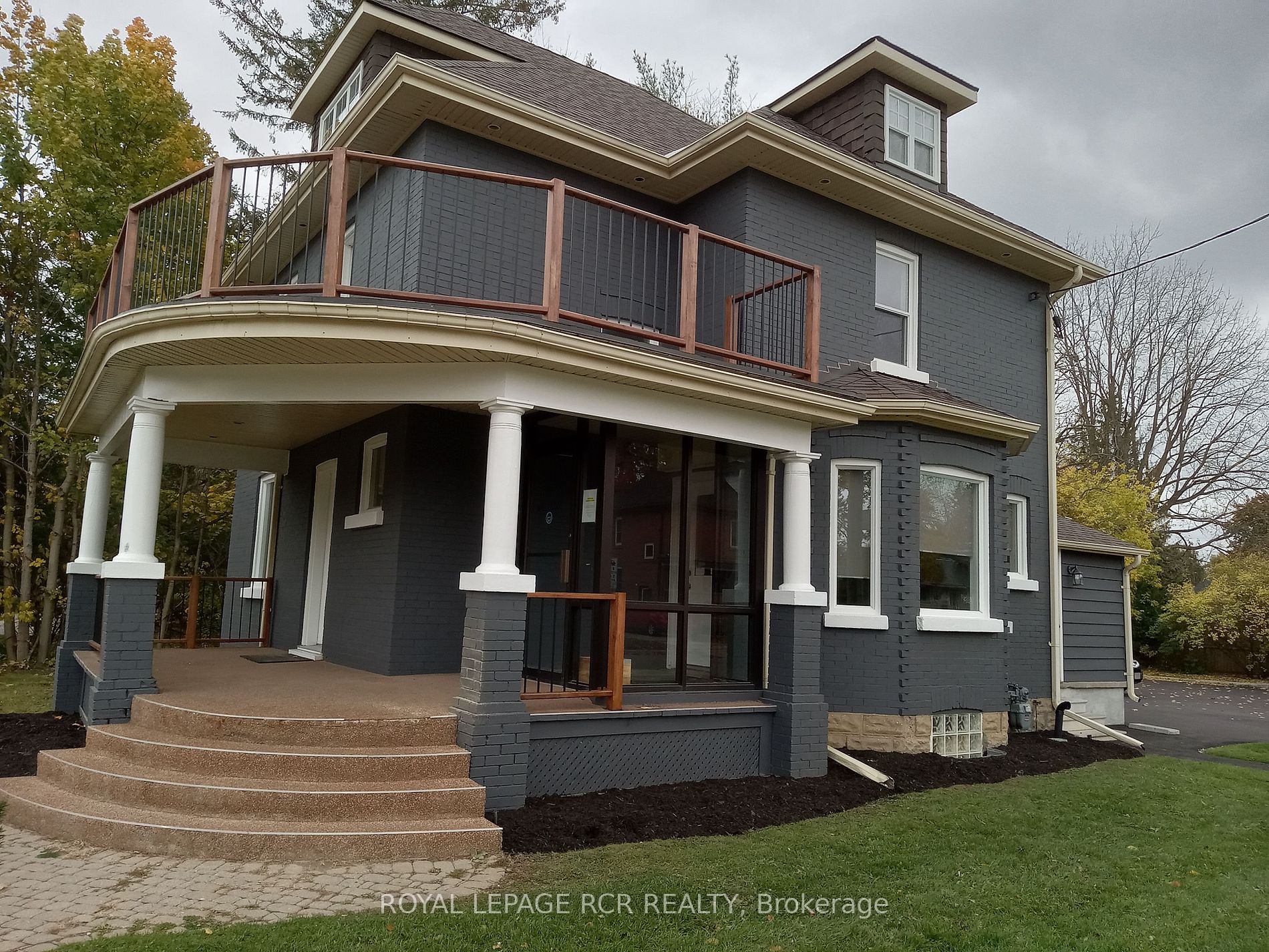 97 Victoria St E