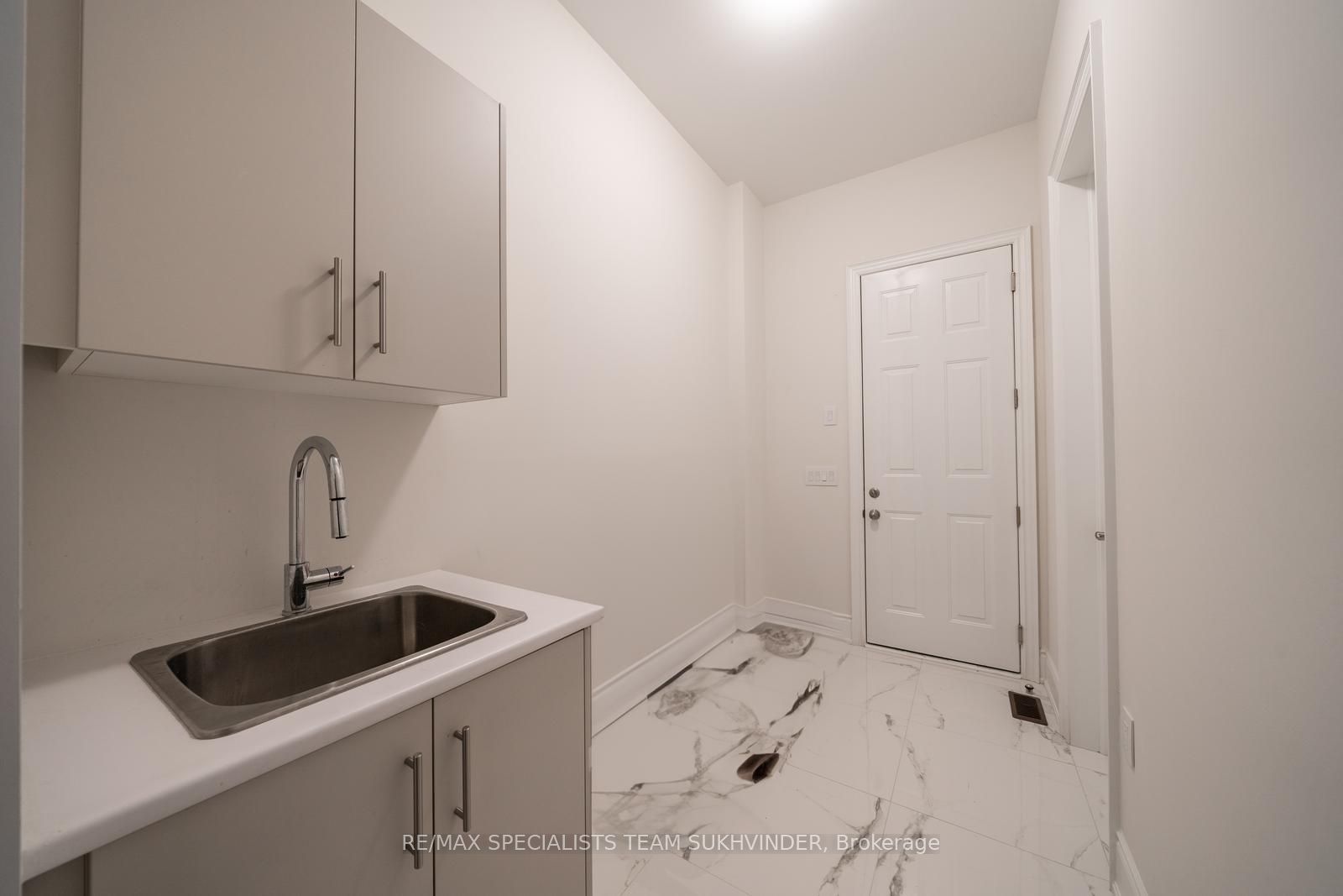 57 Appleyard Ave