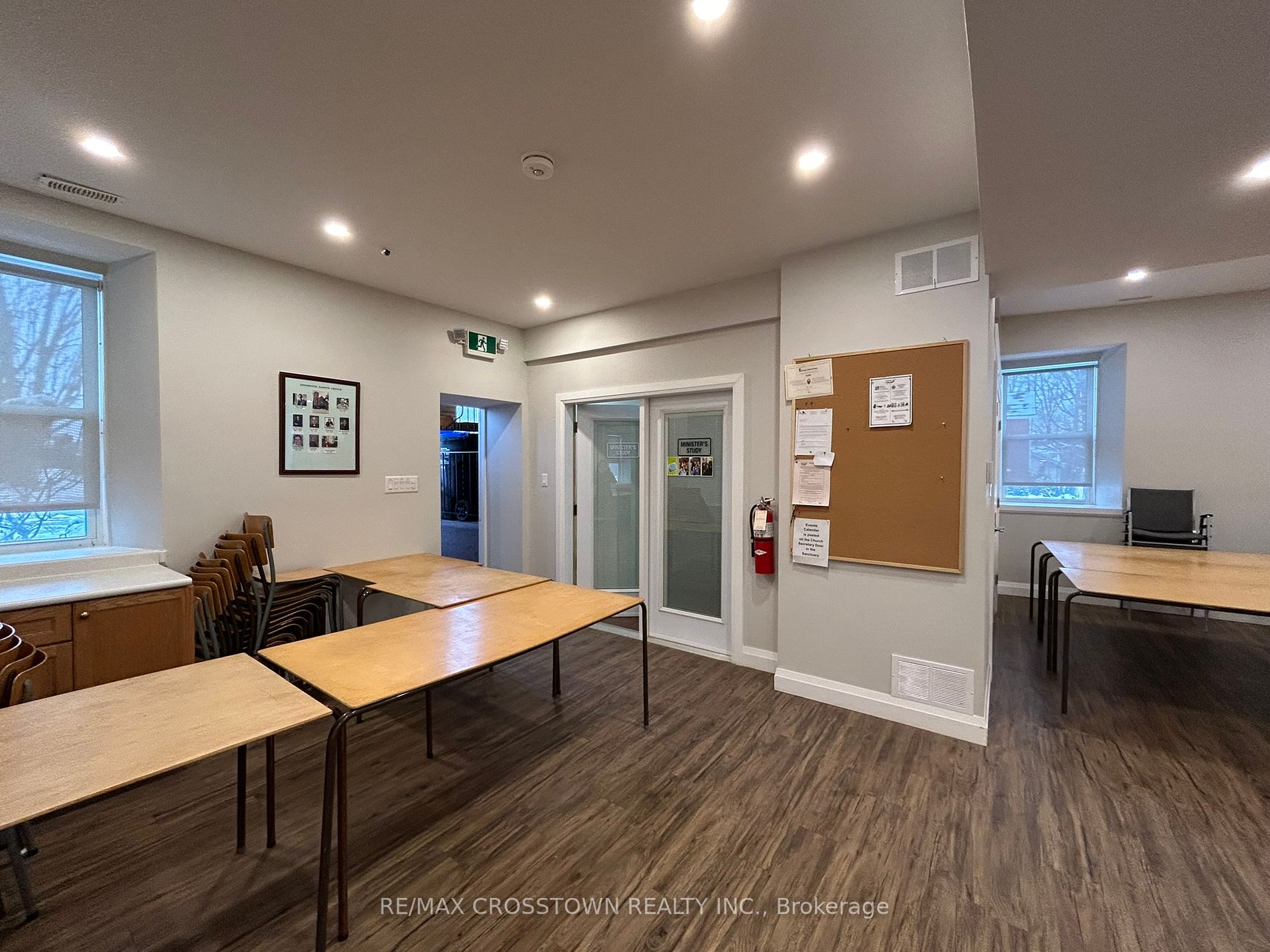 7 Robert St