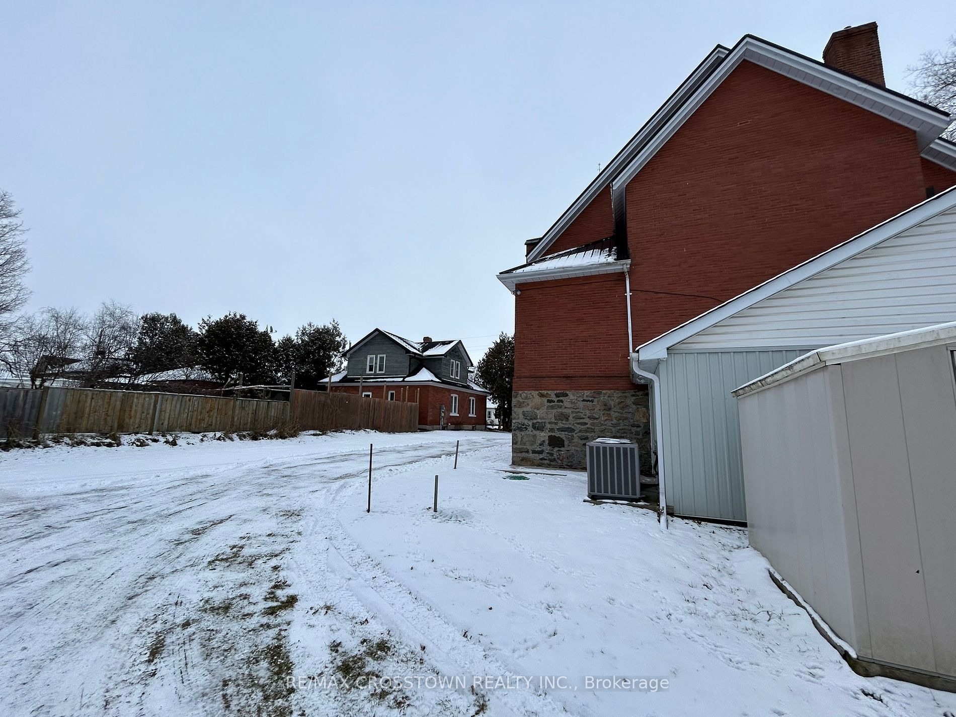 7 Robert St