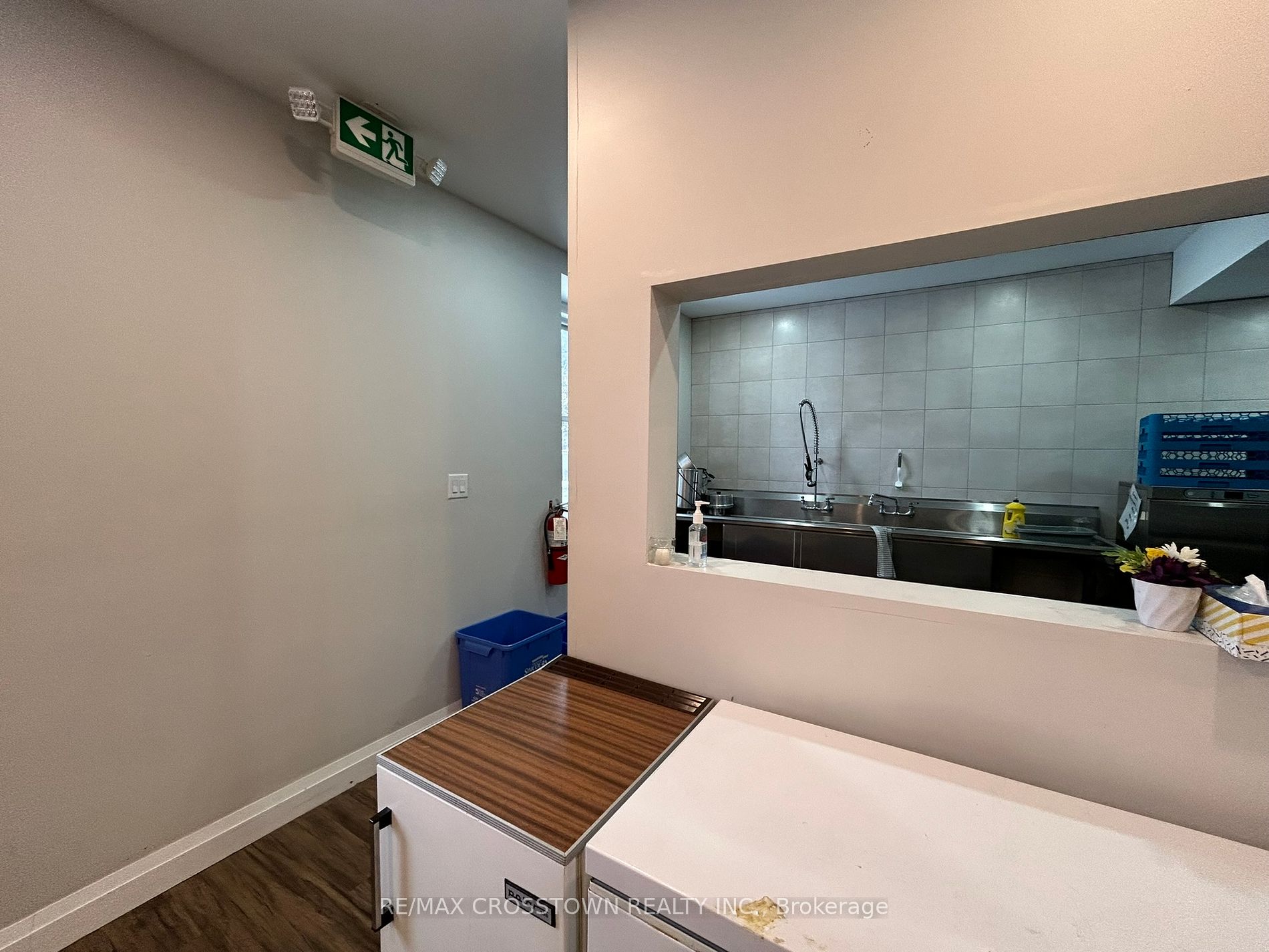 7 Robert St