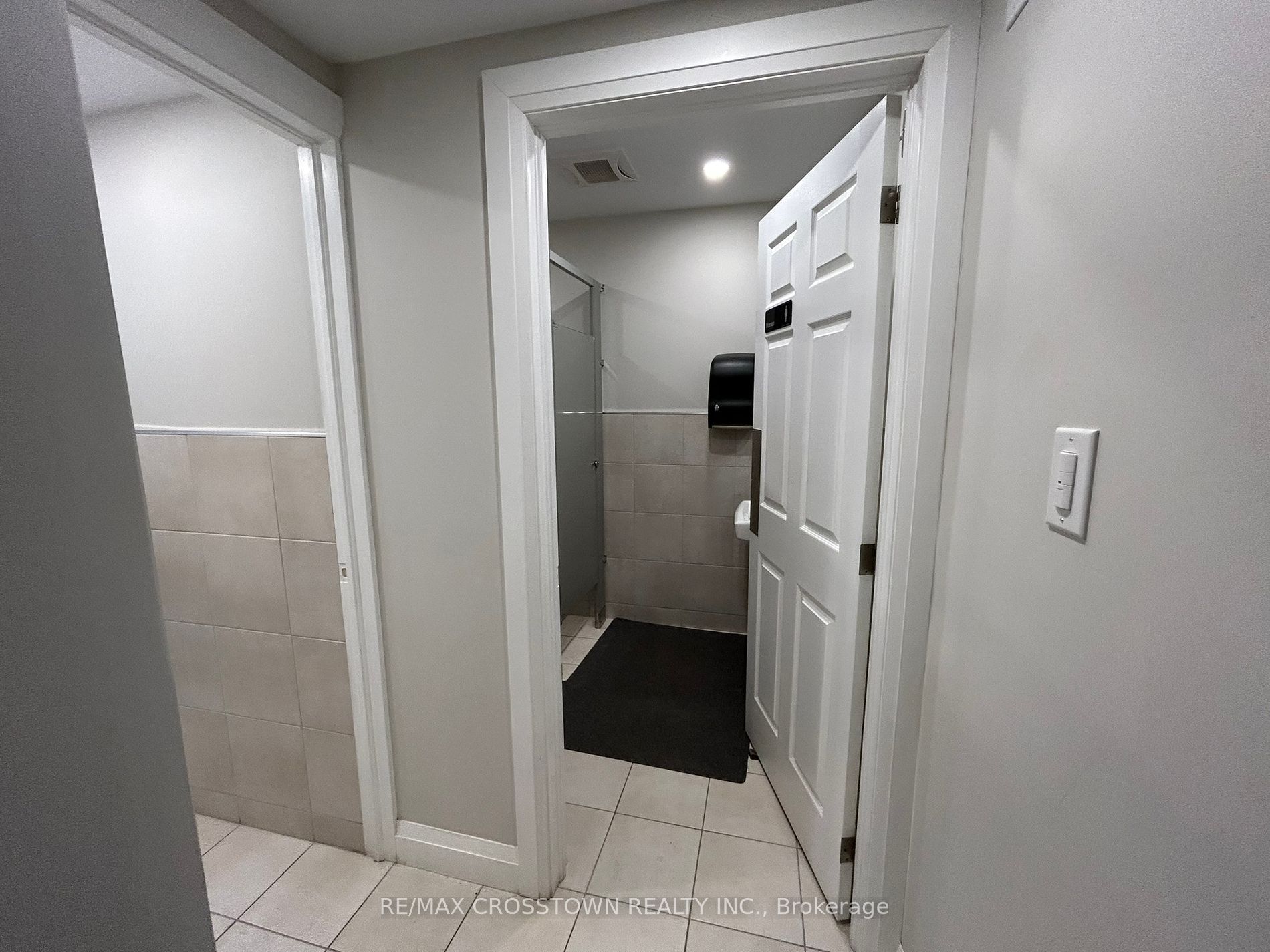 7 Robert St