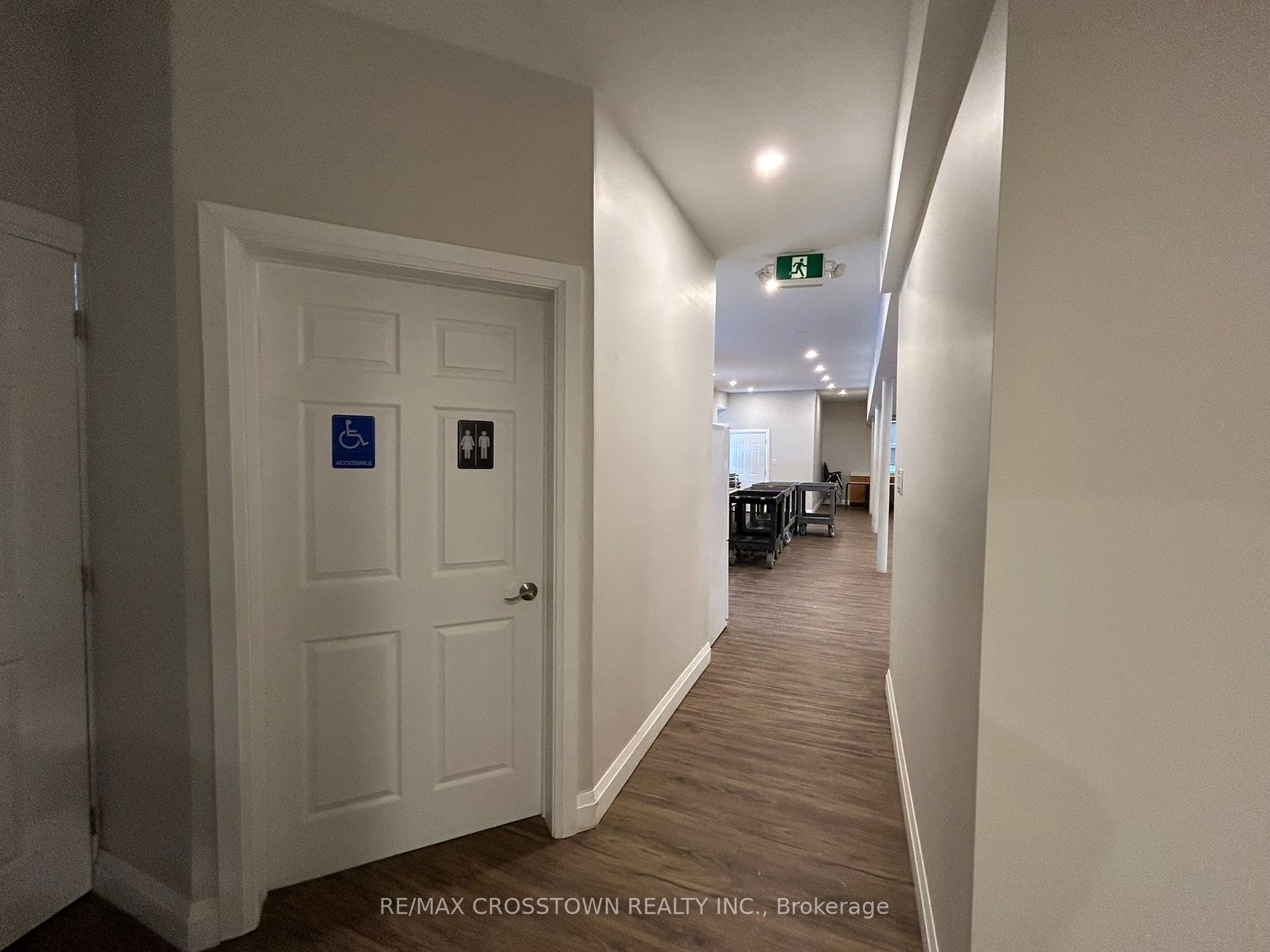 7 Robert St