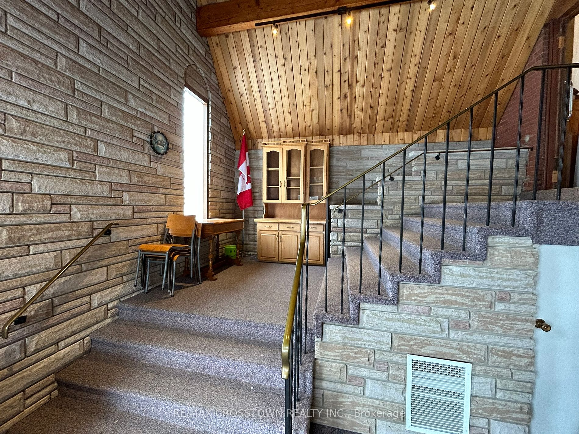 7 Robert St