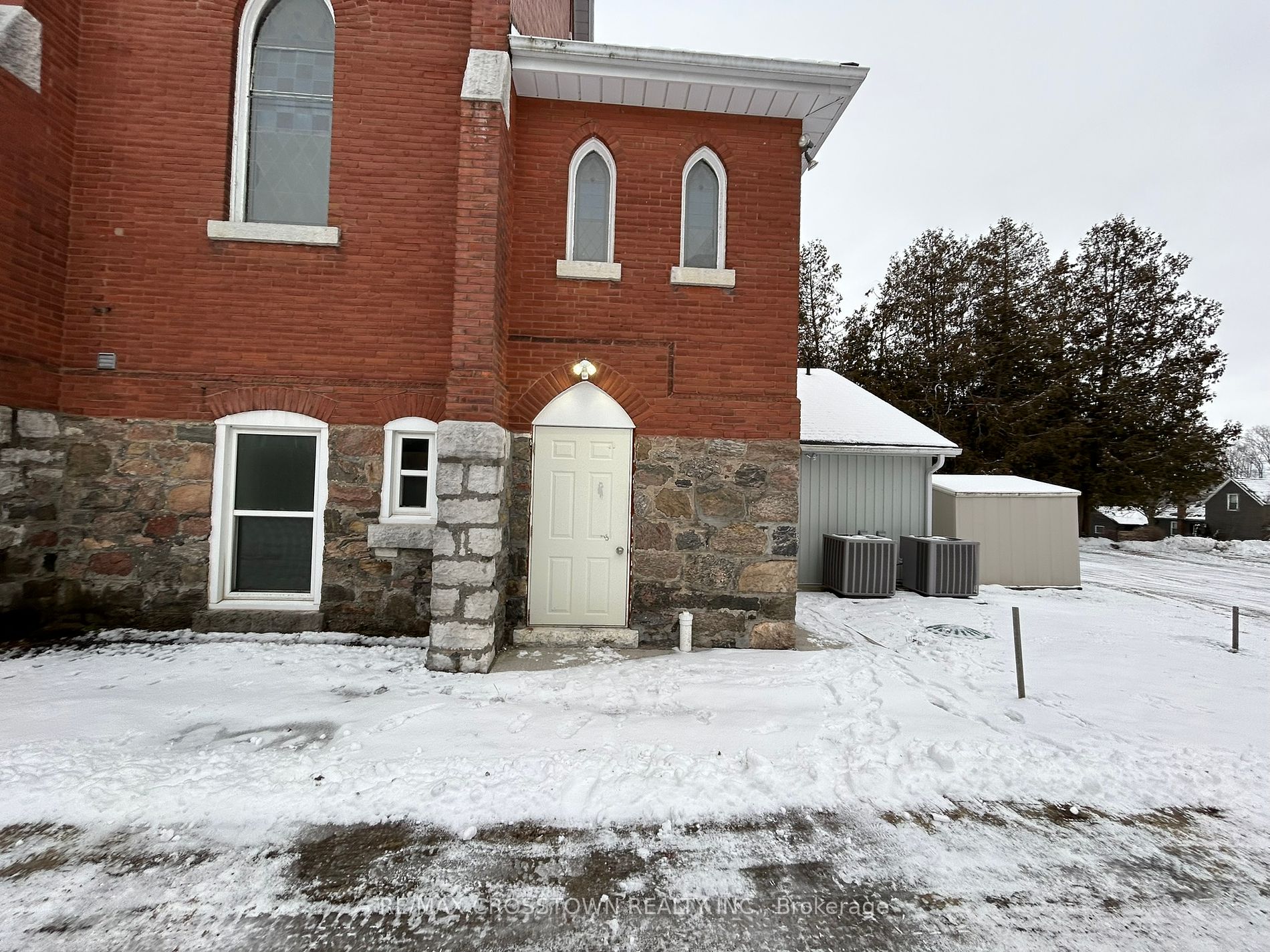 7 Robert St