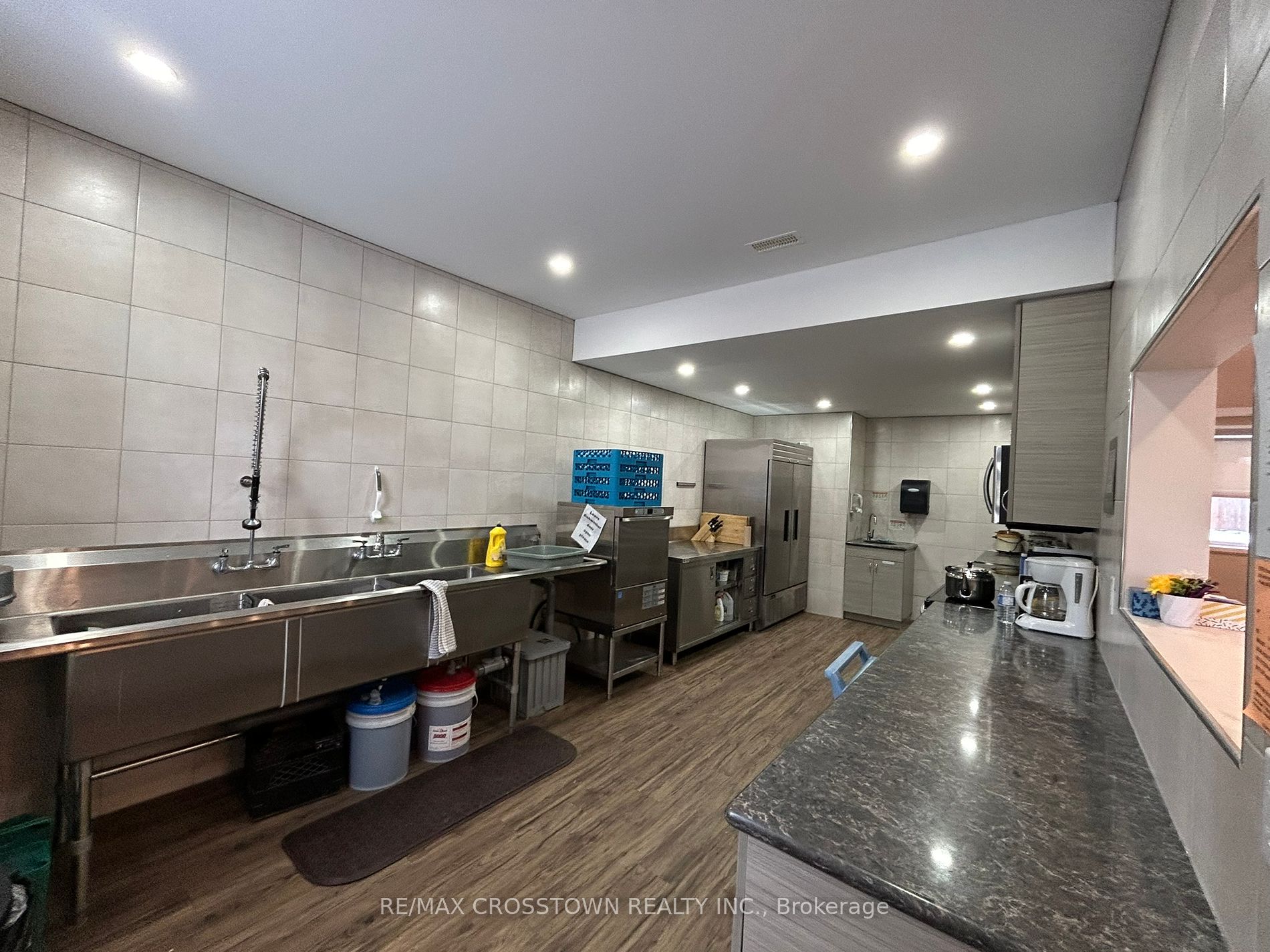 7 Robert St