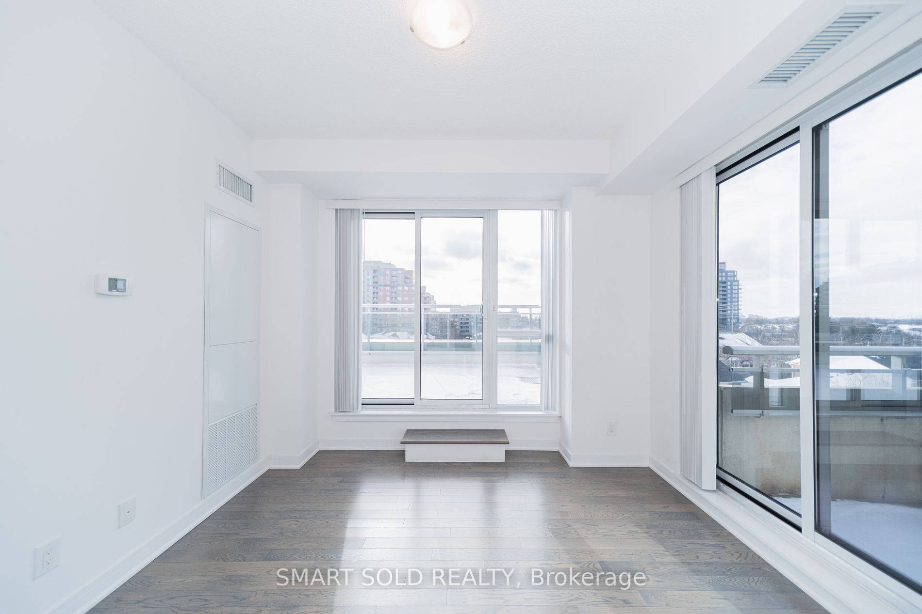 9199 Yonge St, #517