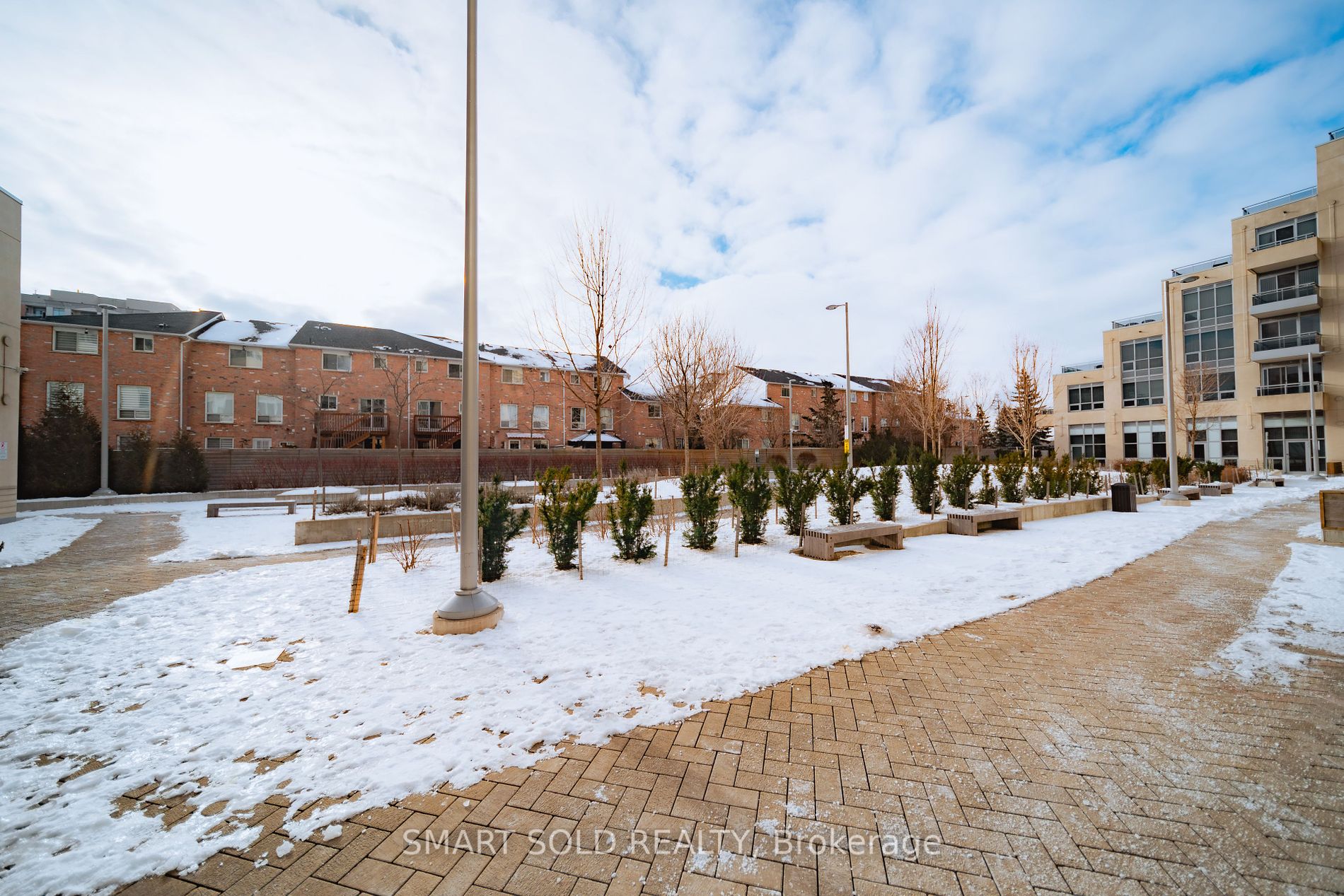 9199 Yonge St, #517