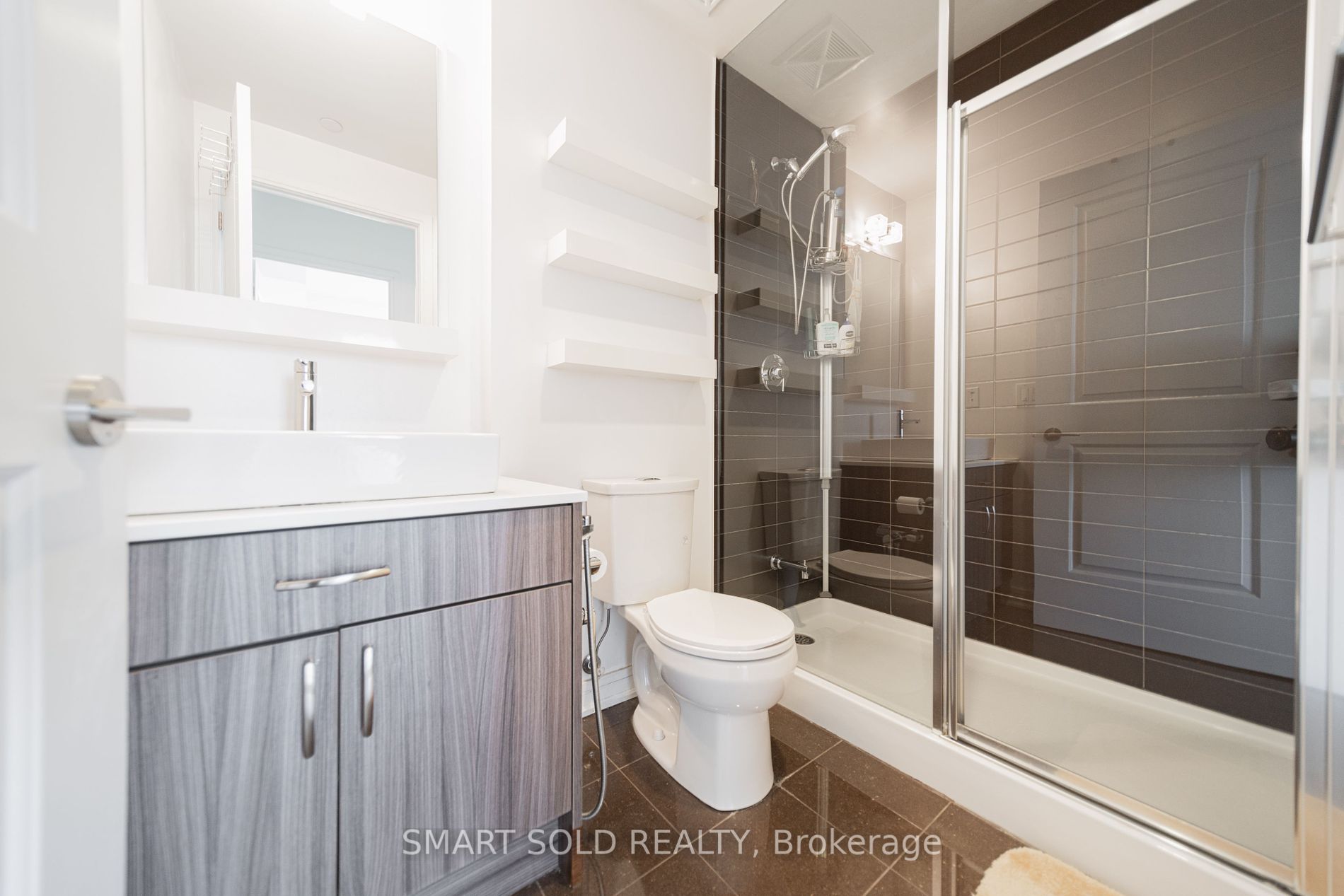 9199 Yonge St, #517