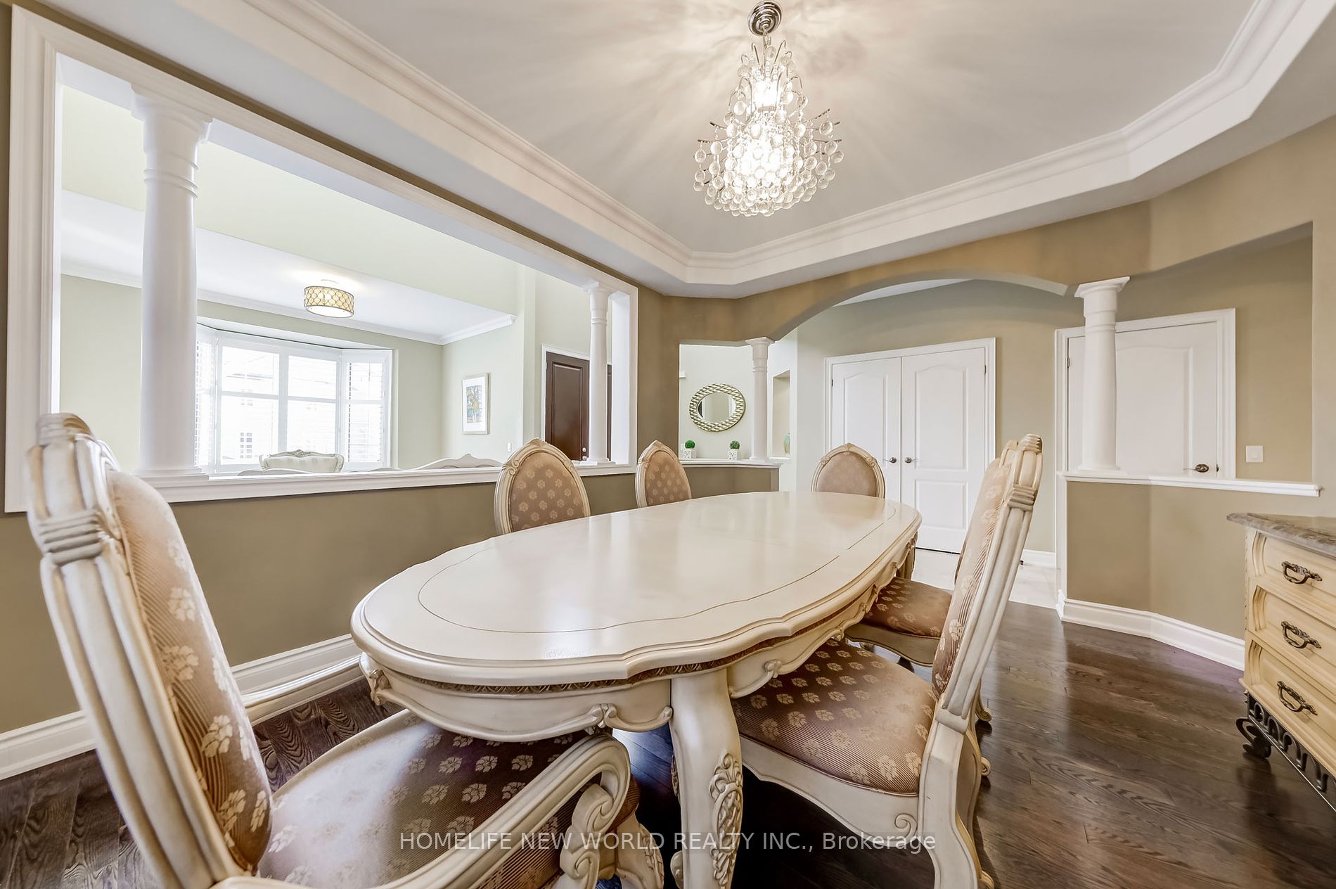 182 Heintzman Cres