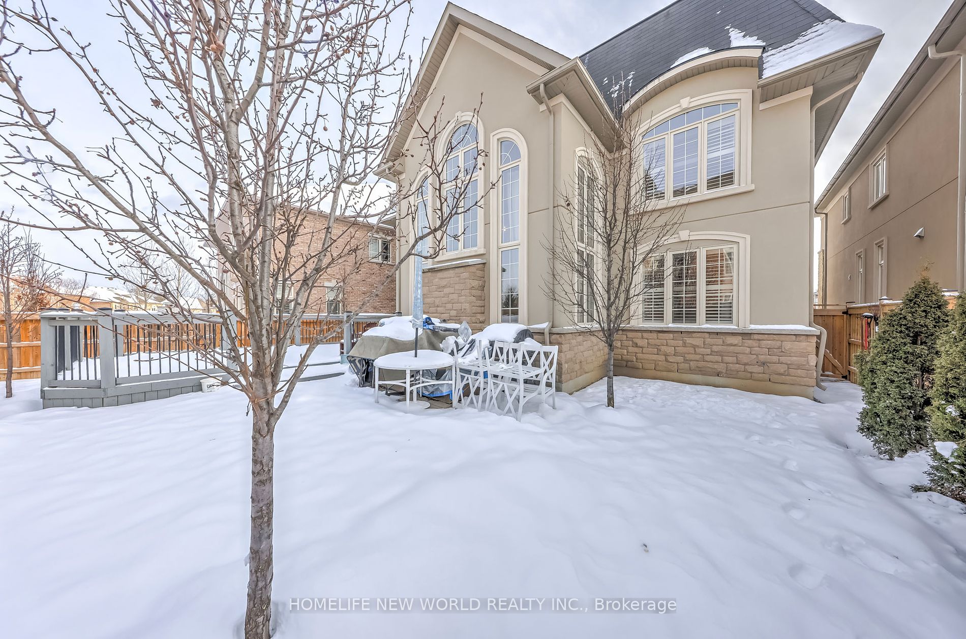 182 Heintzman Cres