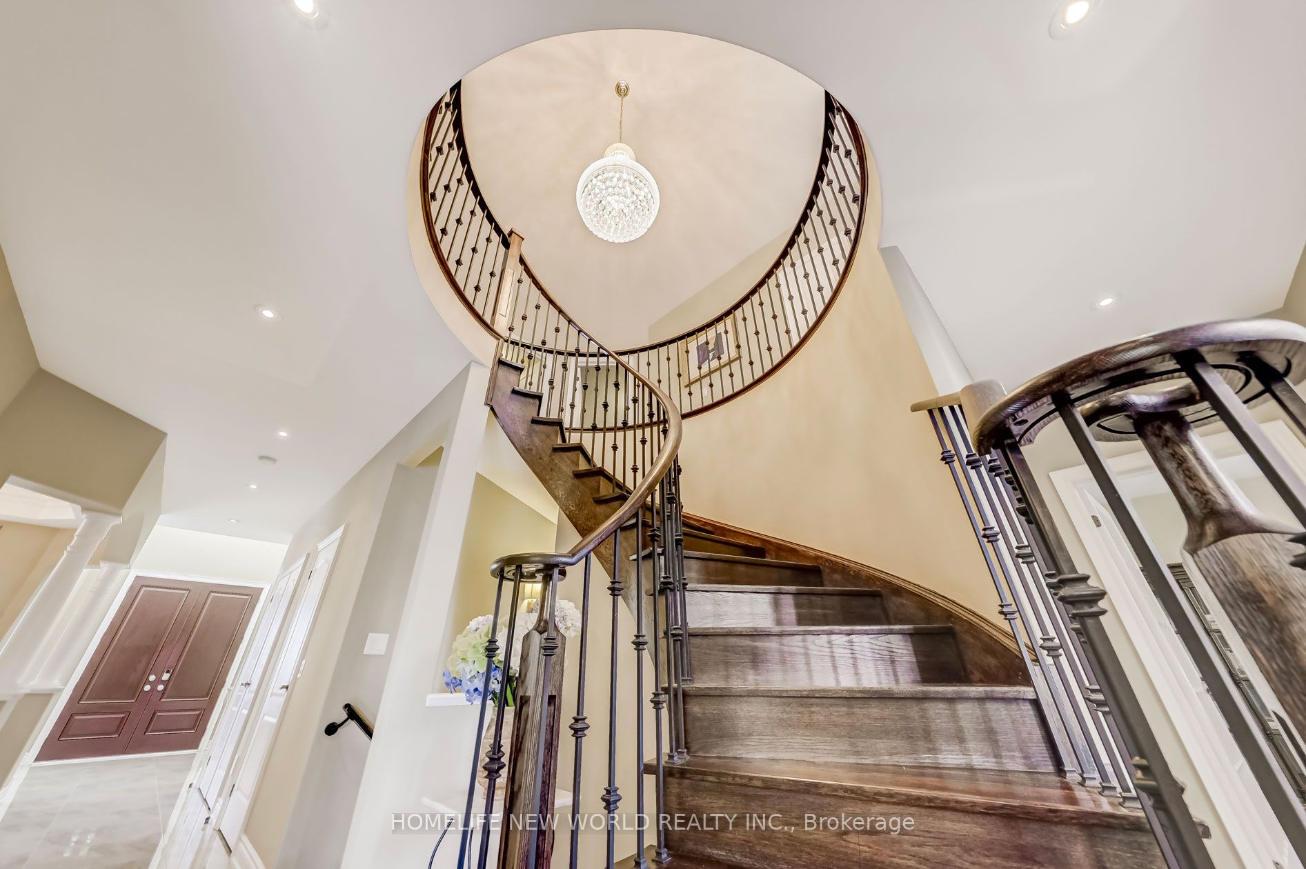 182 Heintzman Cres