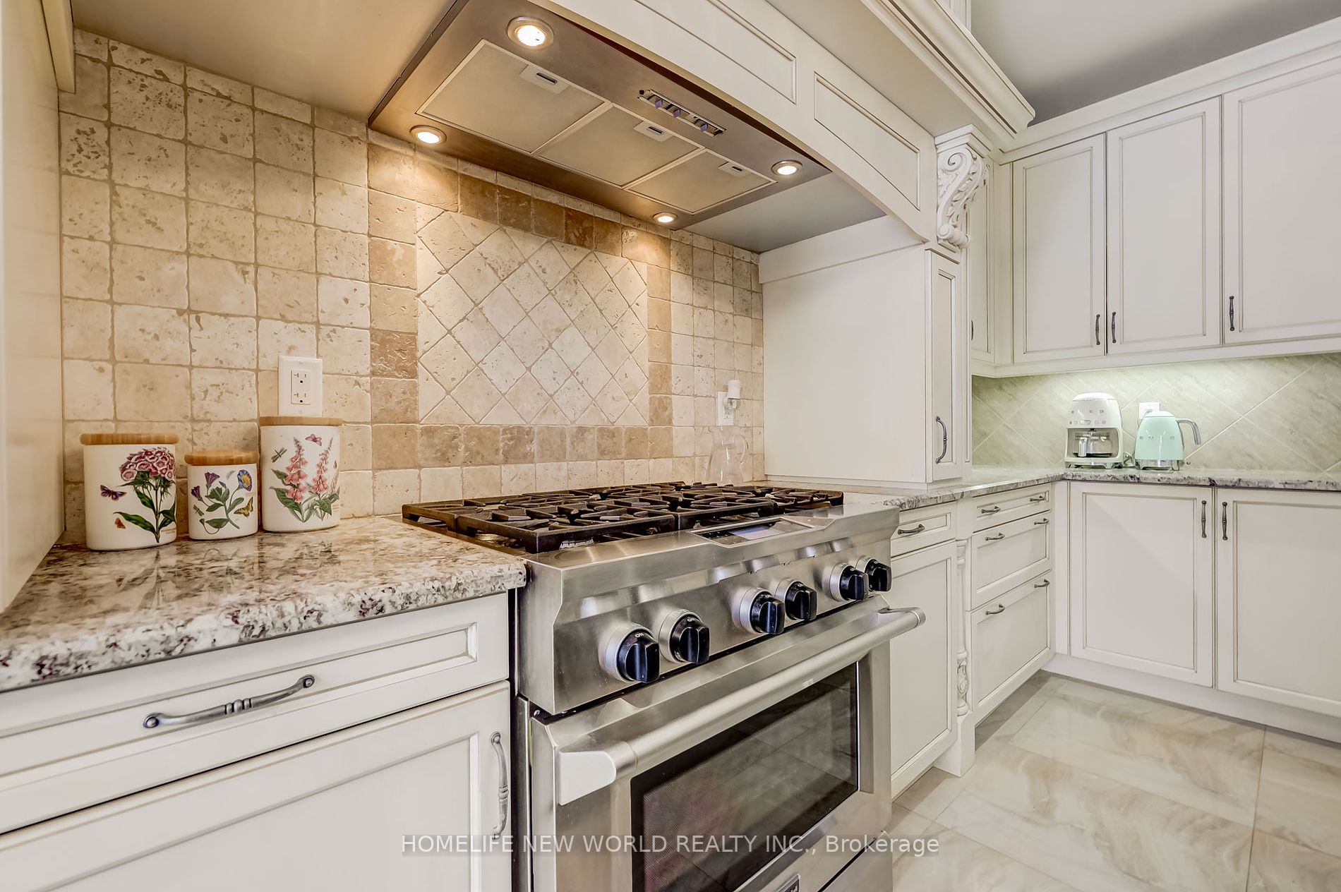 182 Heintzman Cres