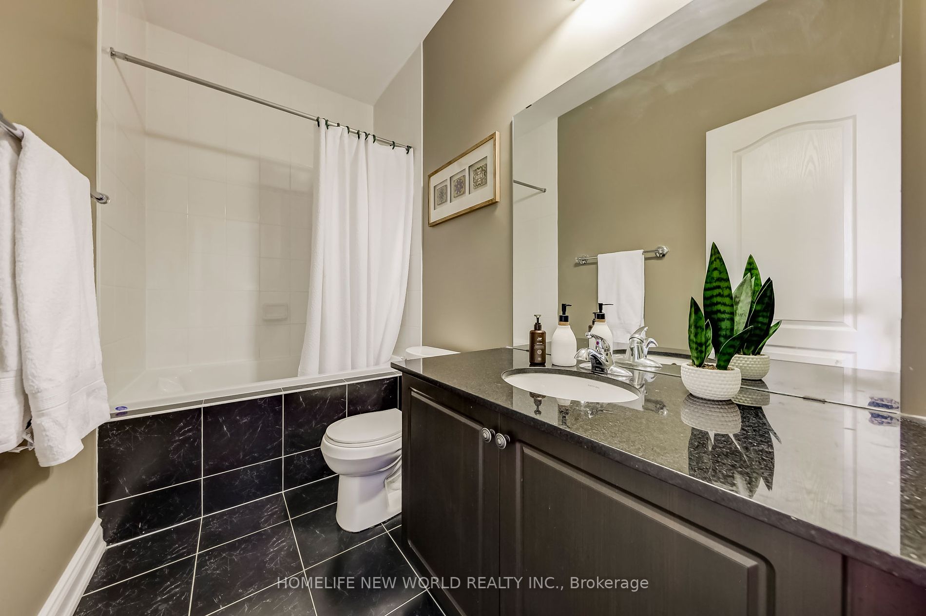 182 Heintzman Cres