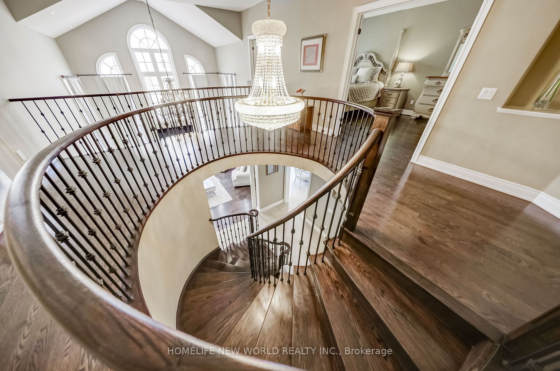 182 Heintzman Cres