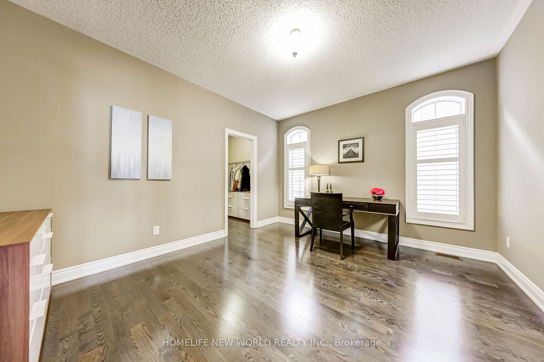 182 Heintzman Cres