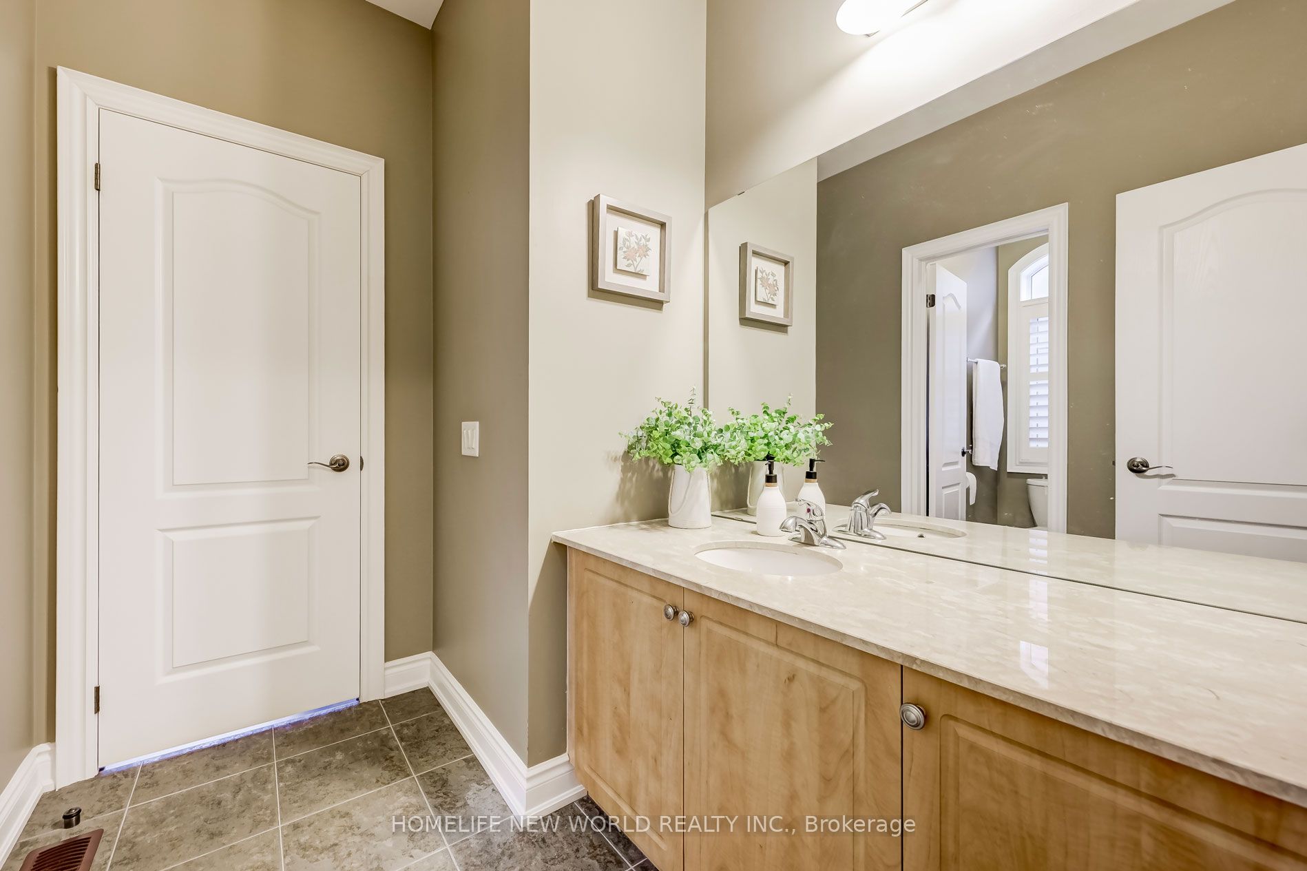 182 Heintzman Cres