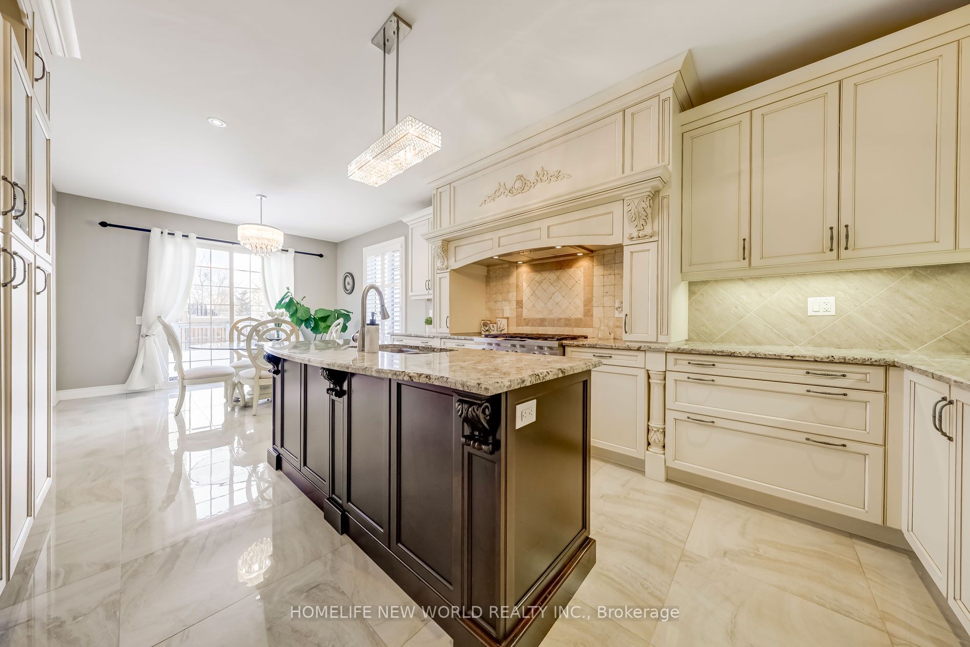 182 Heintzman Cres