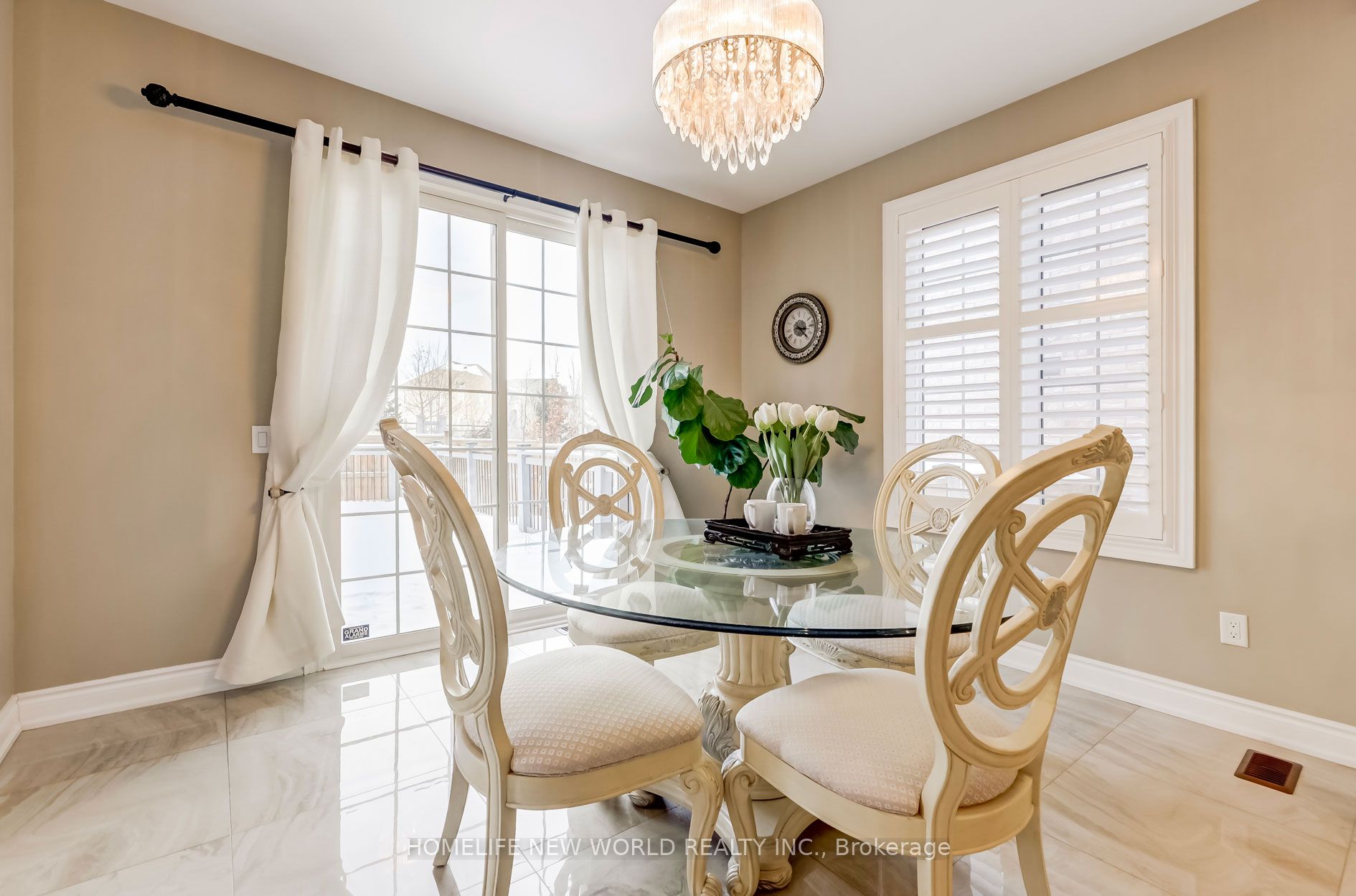 182 Heintzman Cres