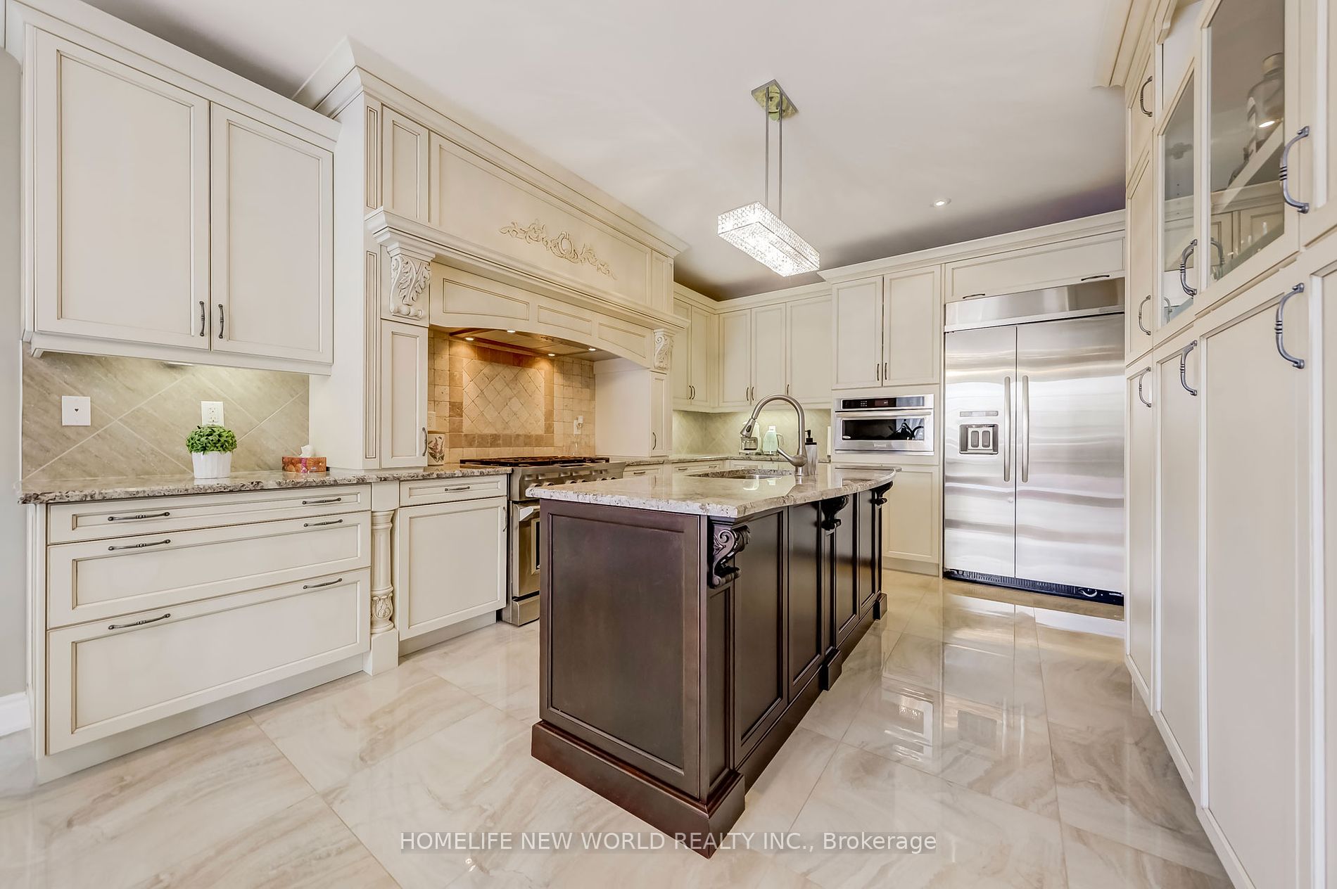 182 Heintzman Cres