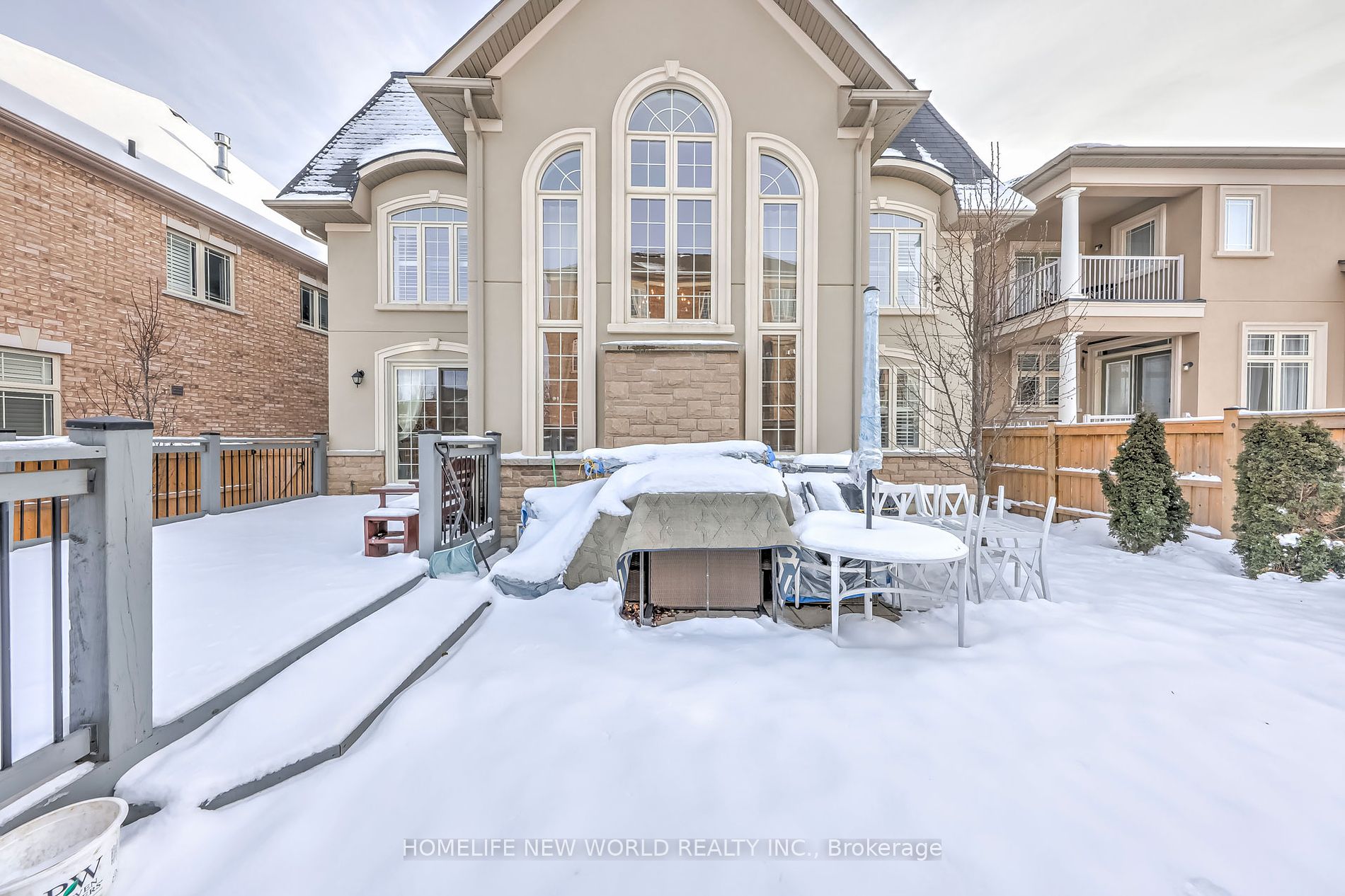 182 Heintzman Cres
