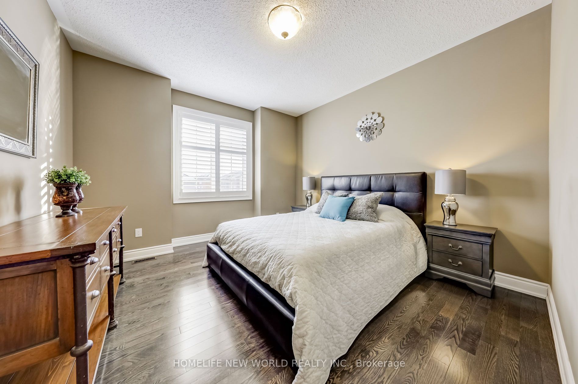 182 Heintzman Cres