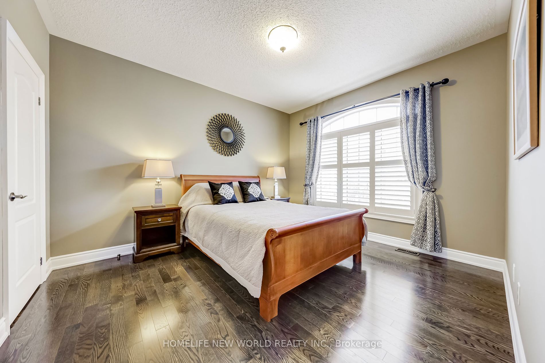 182 Heintzman Cres