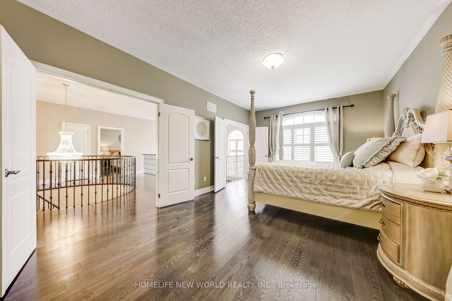 182 Heintzman Cres