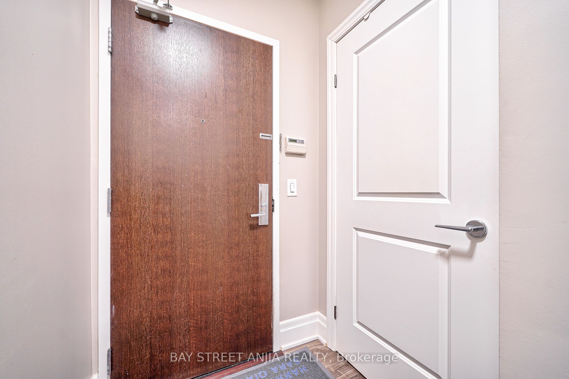 21 Upper Duke Cres, #314B