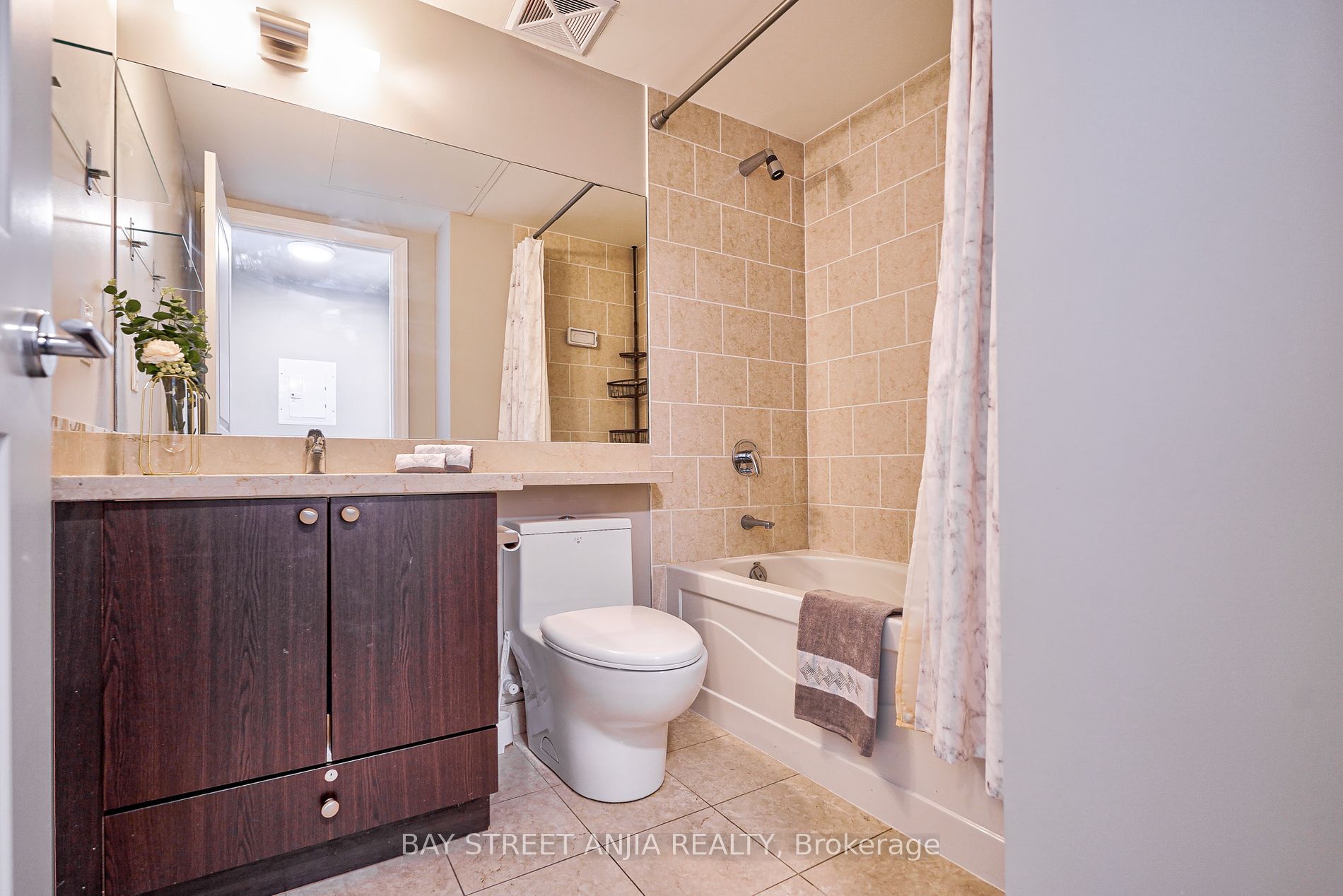 21 Upper Duke Cres, #314B