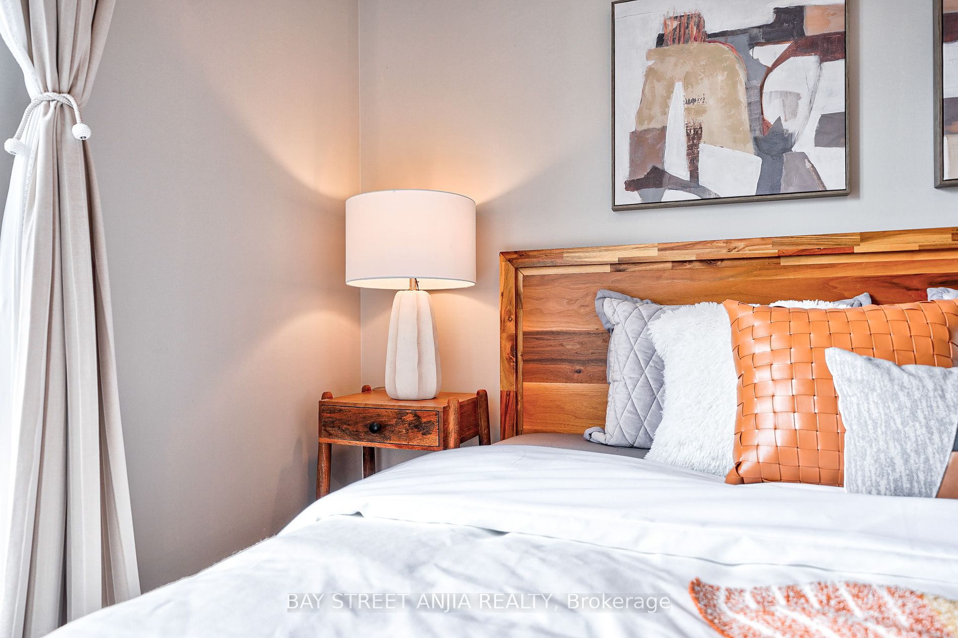 21 Upper Duke Cres, #314B