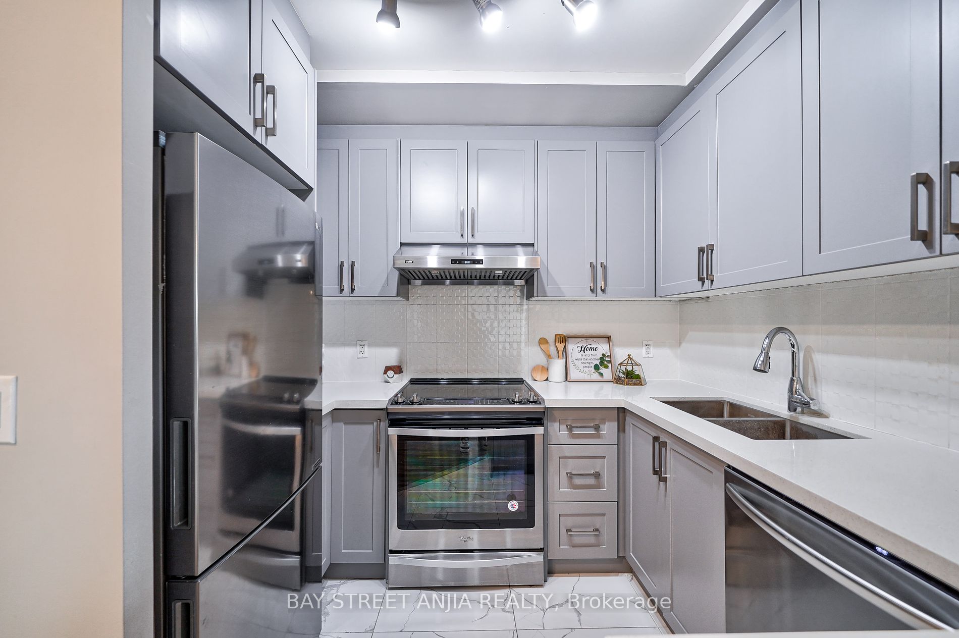 21 Upper Duke Cres, #314B