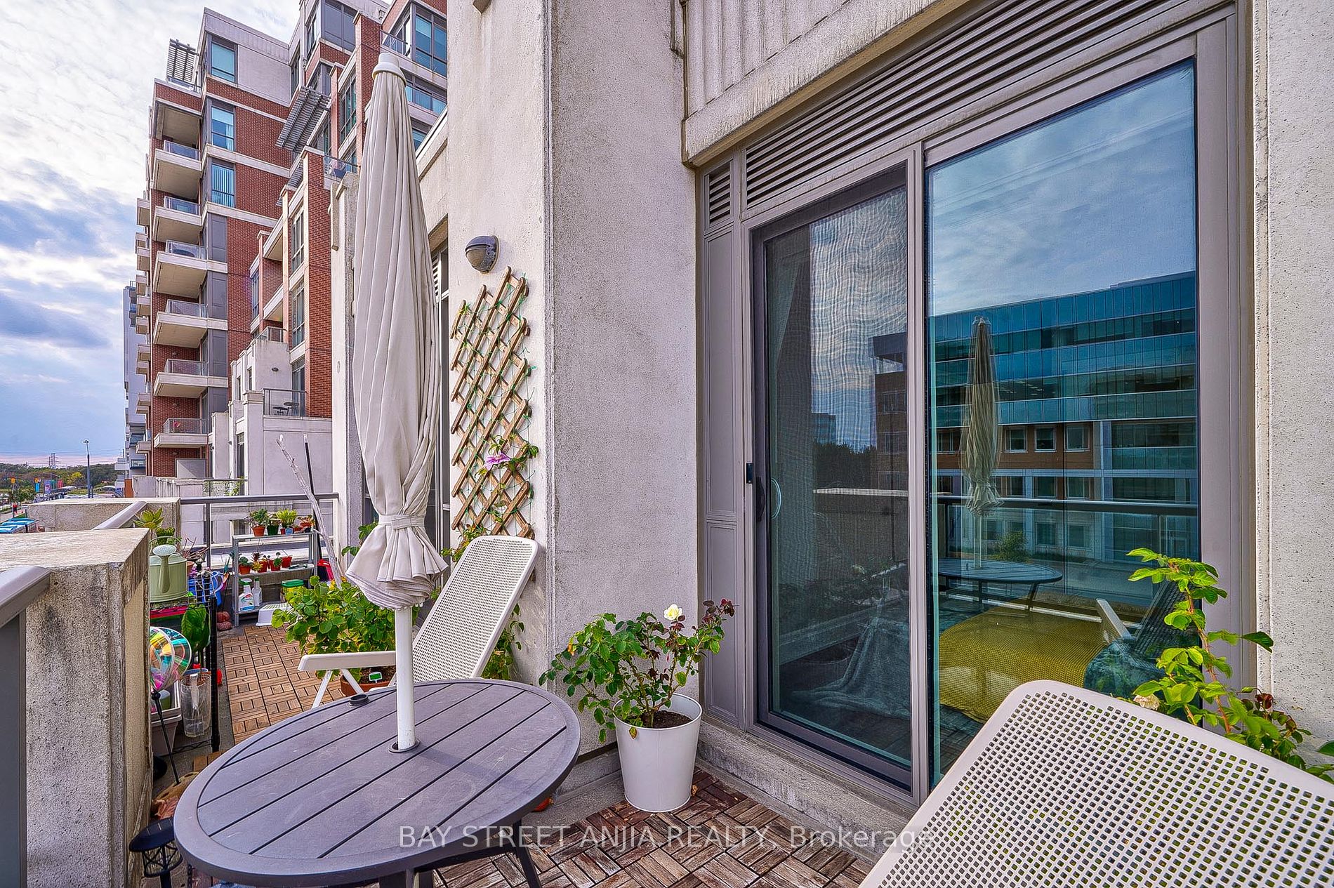 21 Upper Duke Cres, #314B