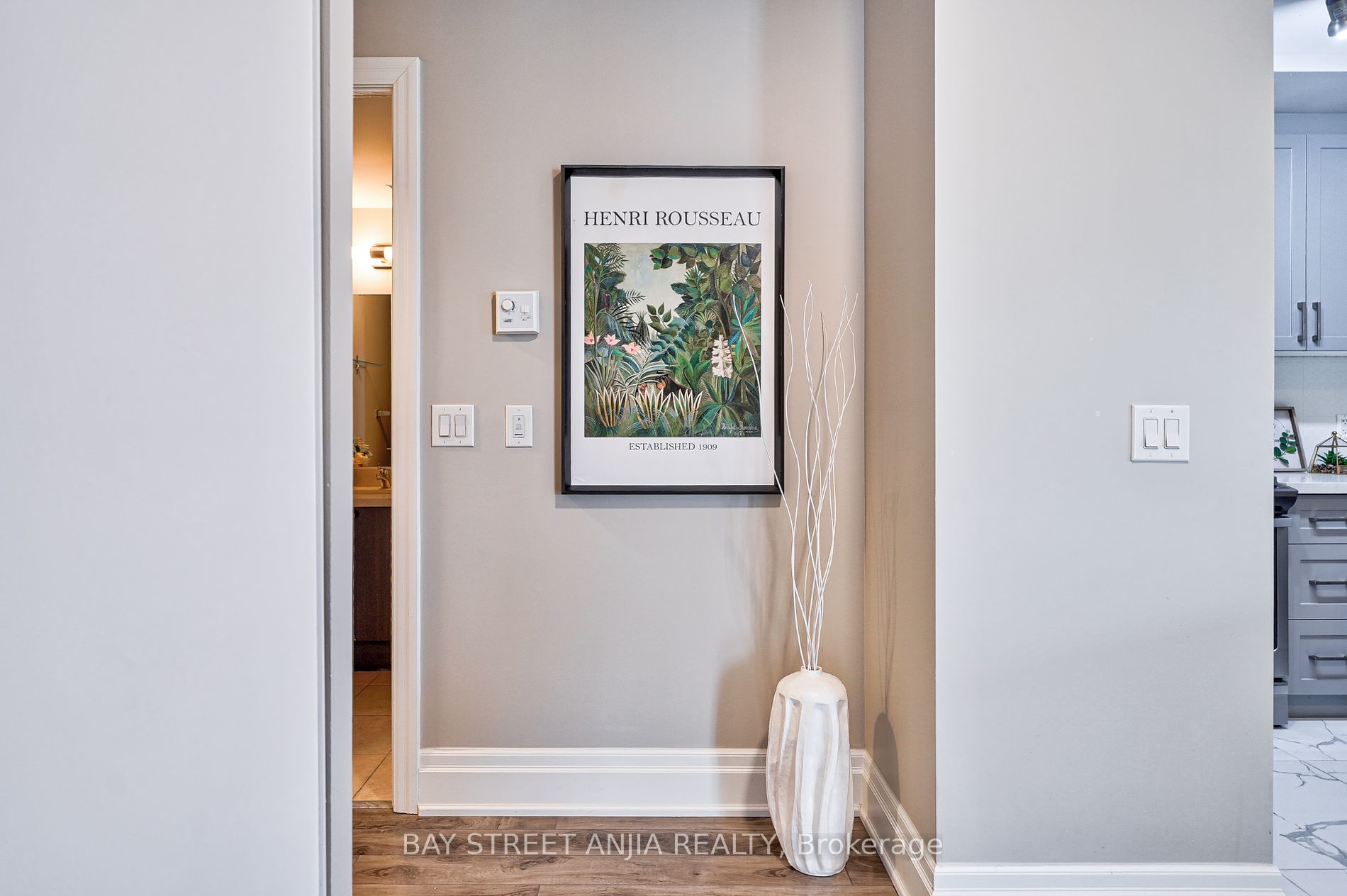 21 Upper Duke Cres, #314B