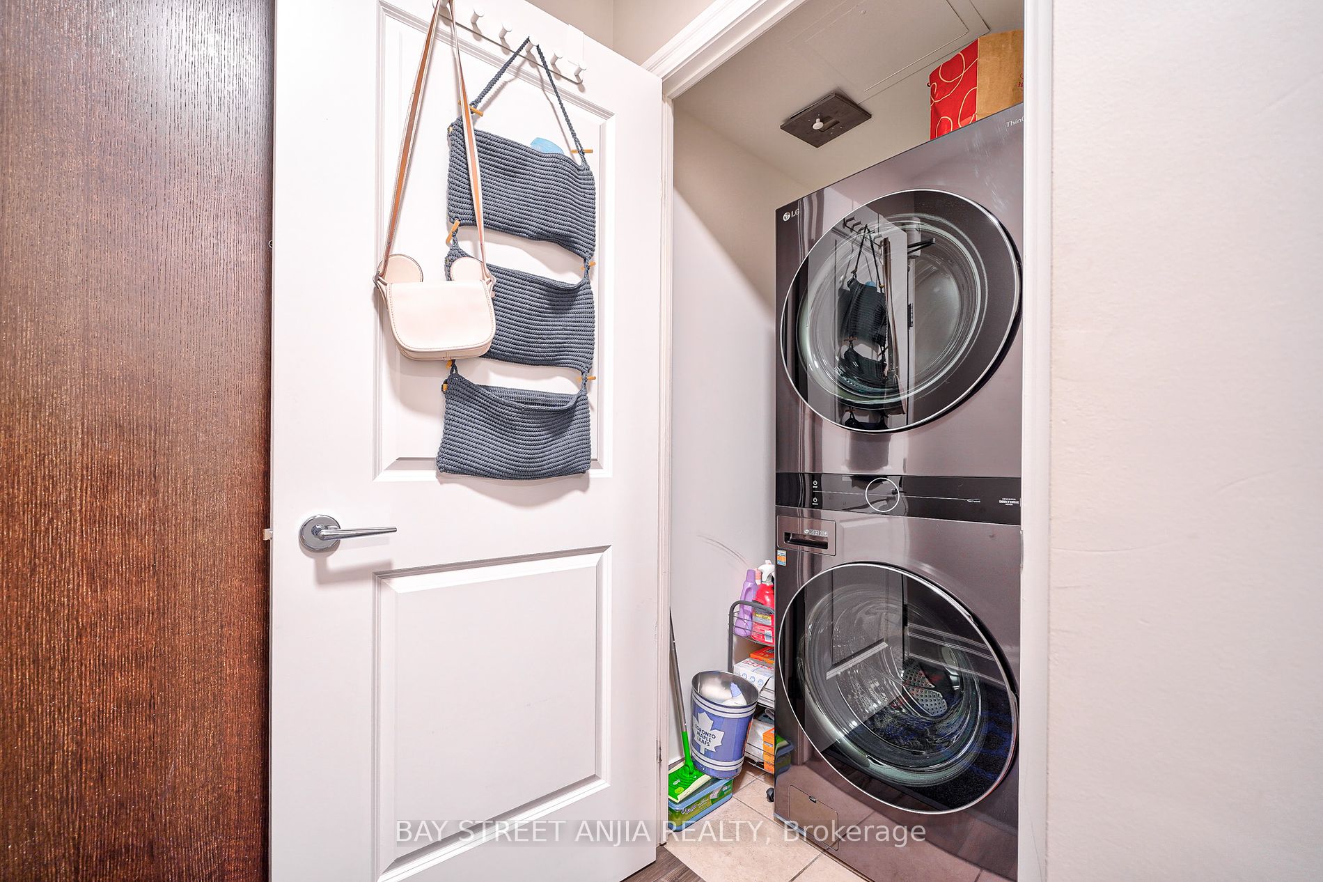 21 Upper Duke Cres, #314B
