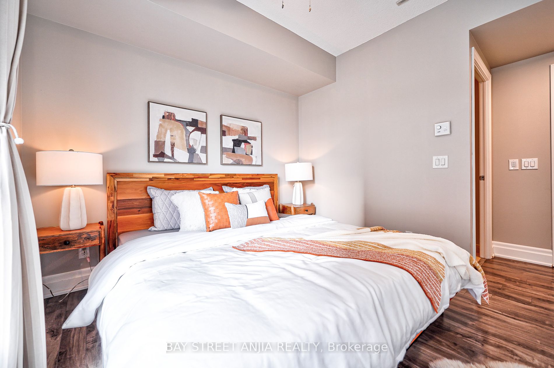 21 Upper Duke Cres, #314B