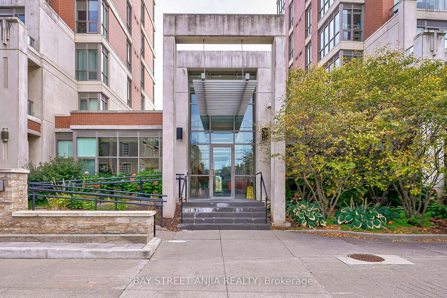 21 Upper Duke Cres, #314B