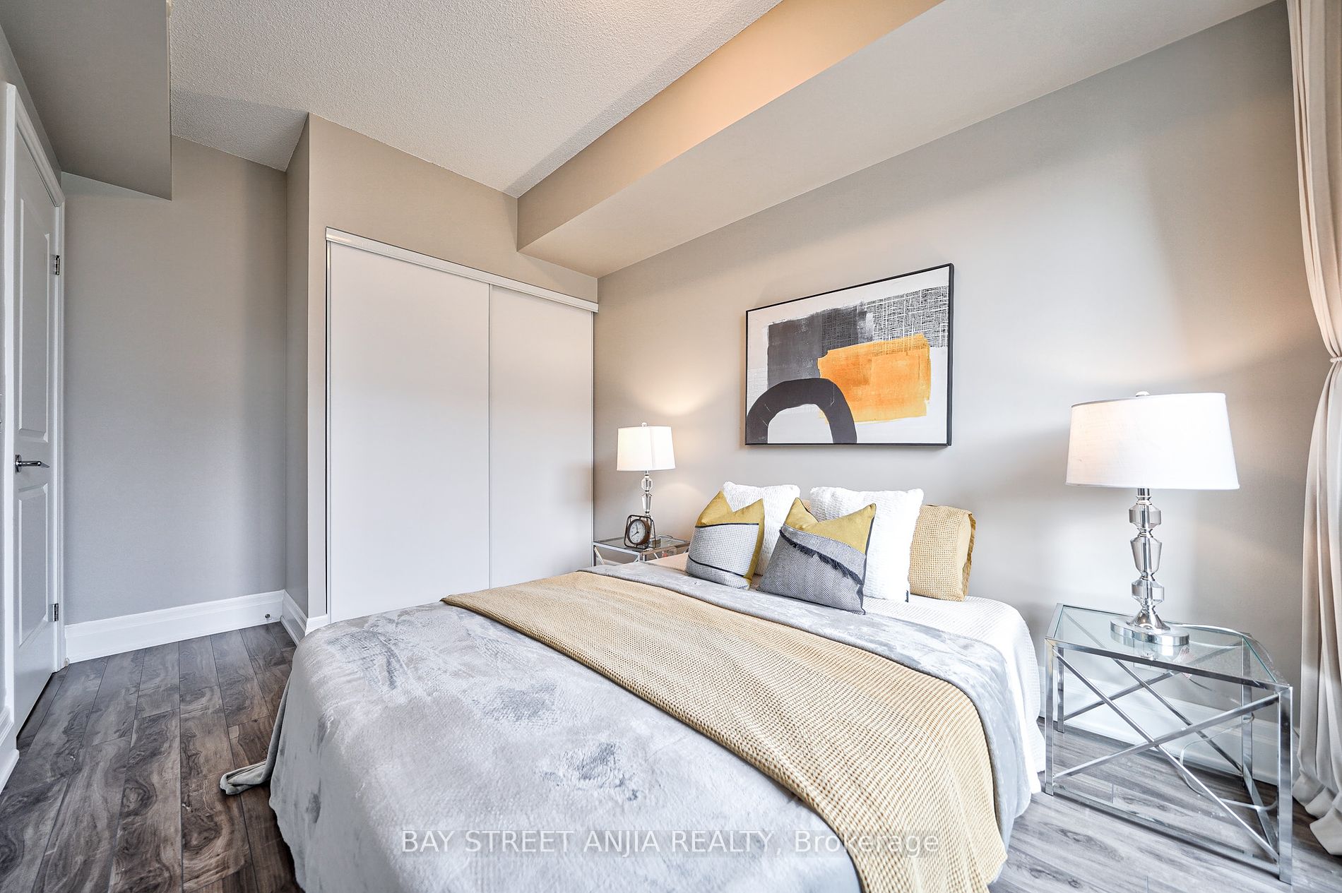 21 Upper Duke Cres, #314B