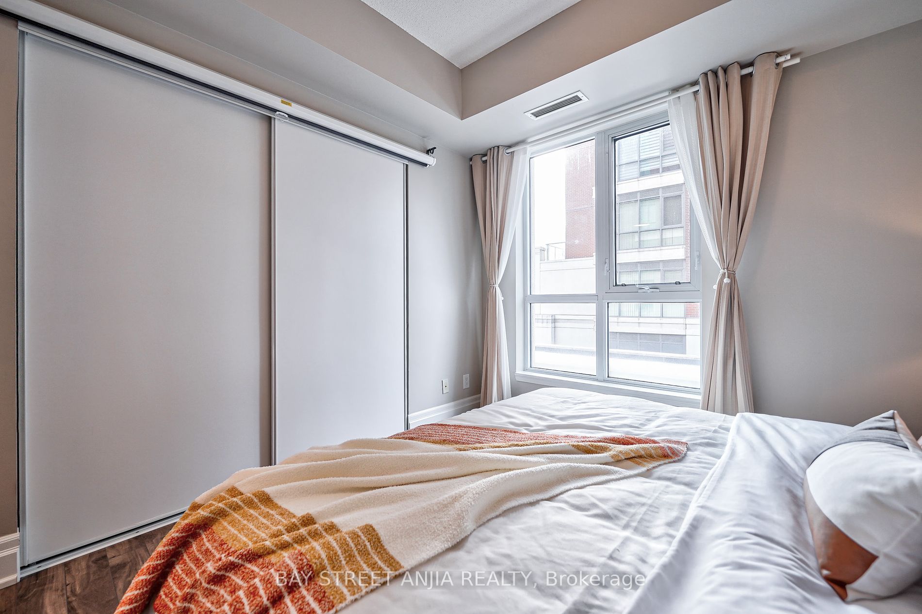 21 Upper Duke Cres, #314B