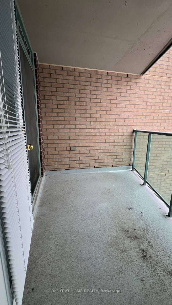 11 Oneida Crescent #1202